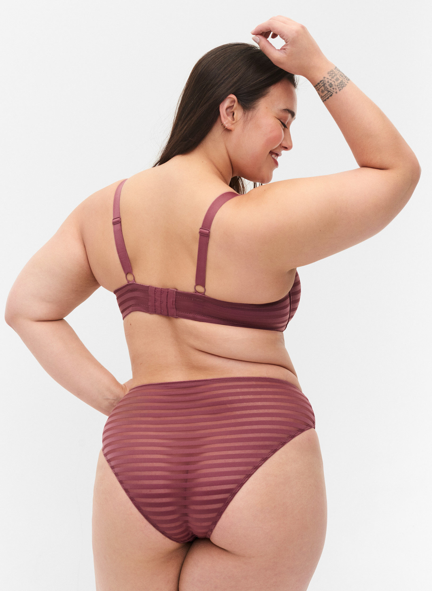 Zizzi culotte tai ray&eacute; &agrave; taille r&eacute;guli&egrave;re, Nocturne ASS, Model image number 1