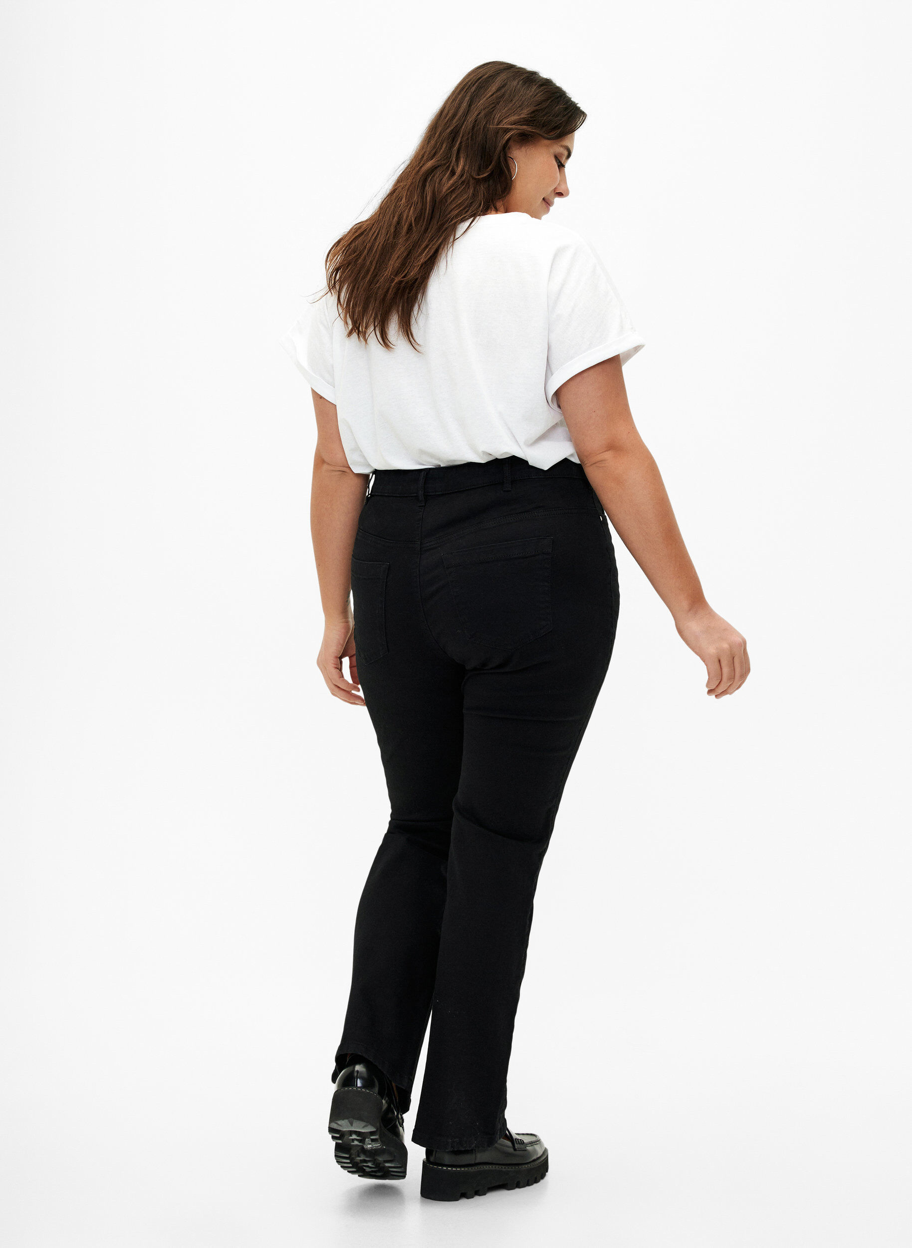 Zizzi Ellen Bootcut-Jeans mit hoher Taille, Schwarz, Model image number 1