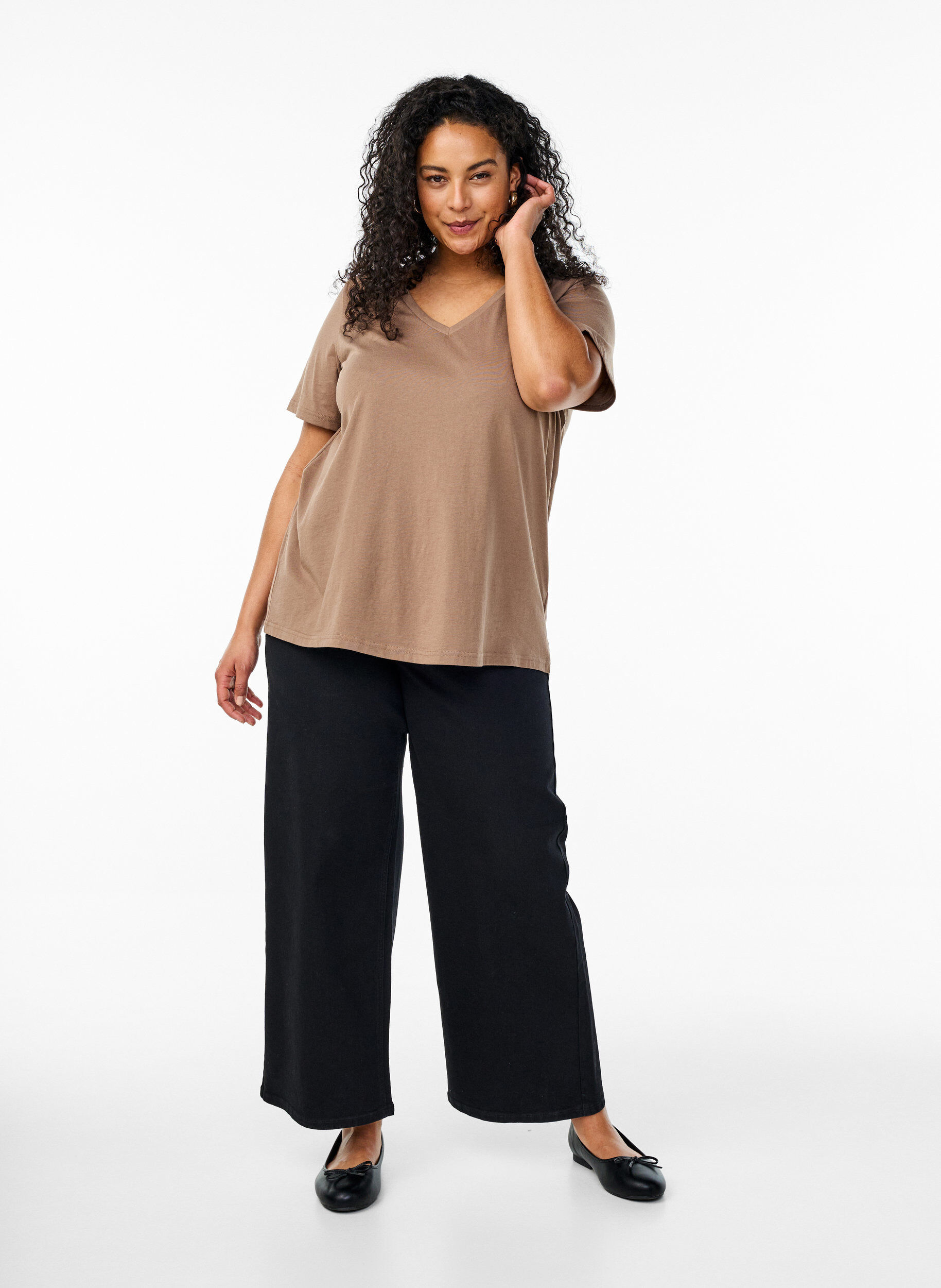 Zizzi FLASH - T-Shirt mit V-Ausschnitt, Braun, Model image number 1