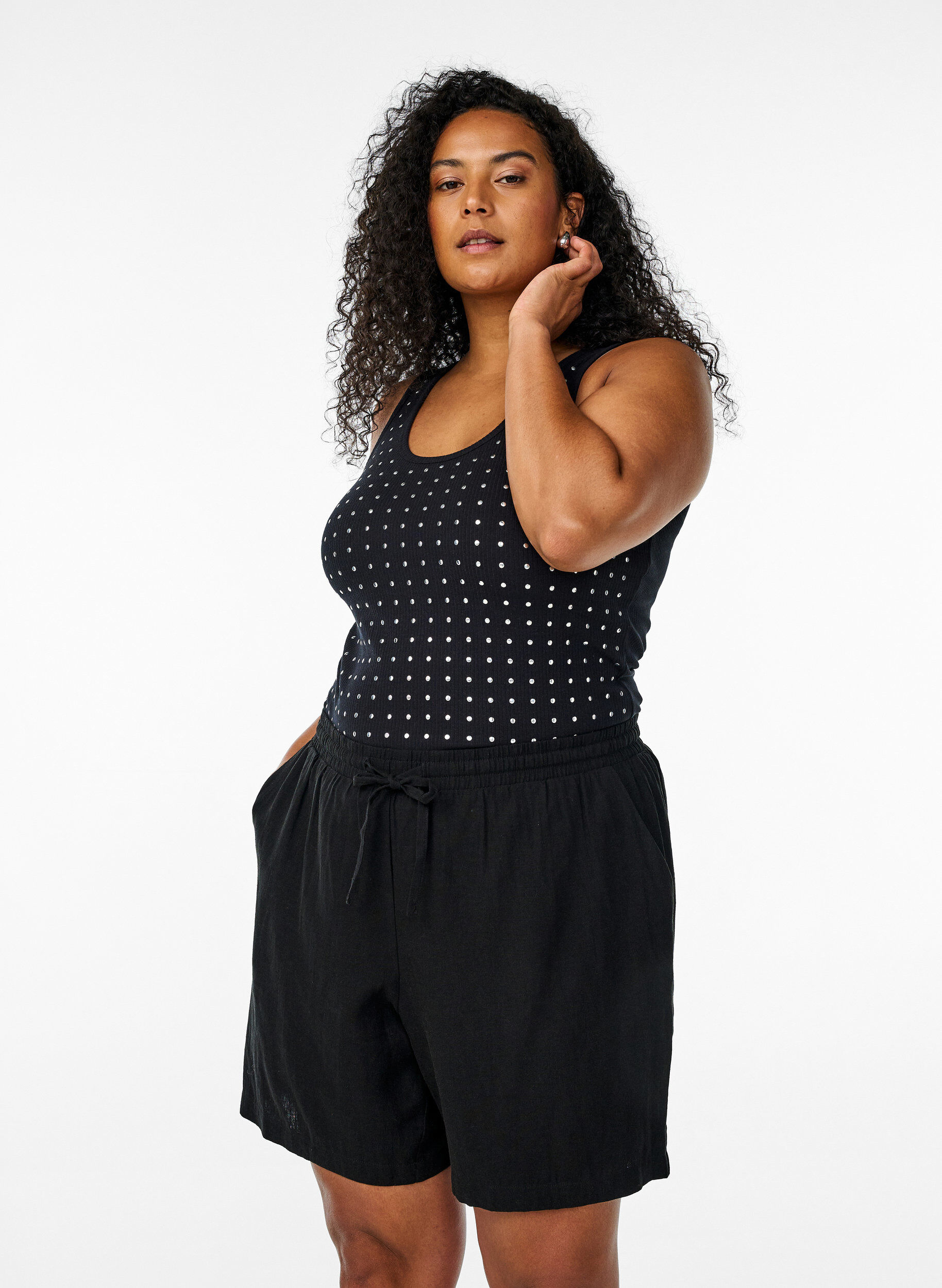 Zizzi Shorts amples en lin et viscose, Noir, Model image number 0