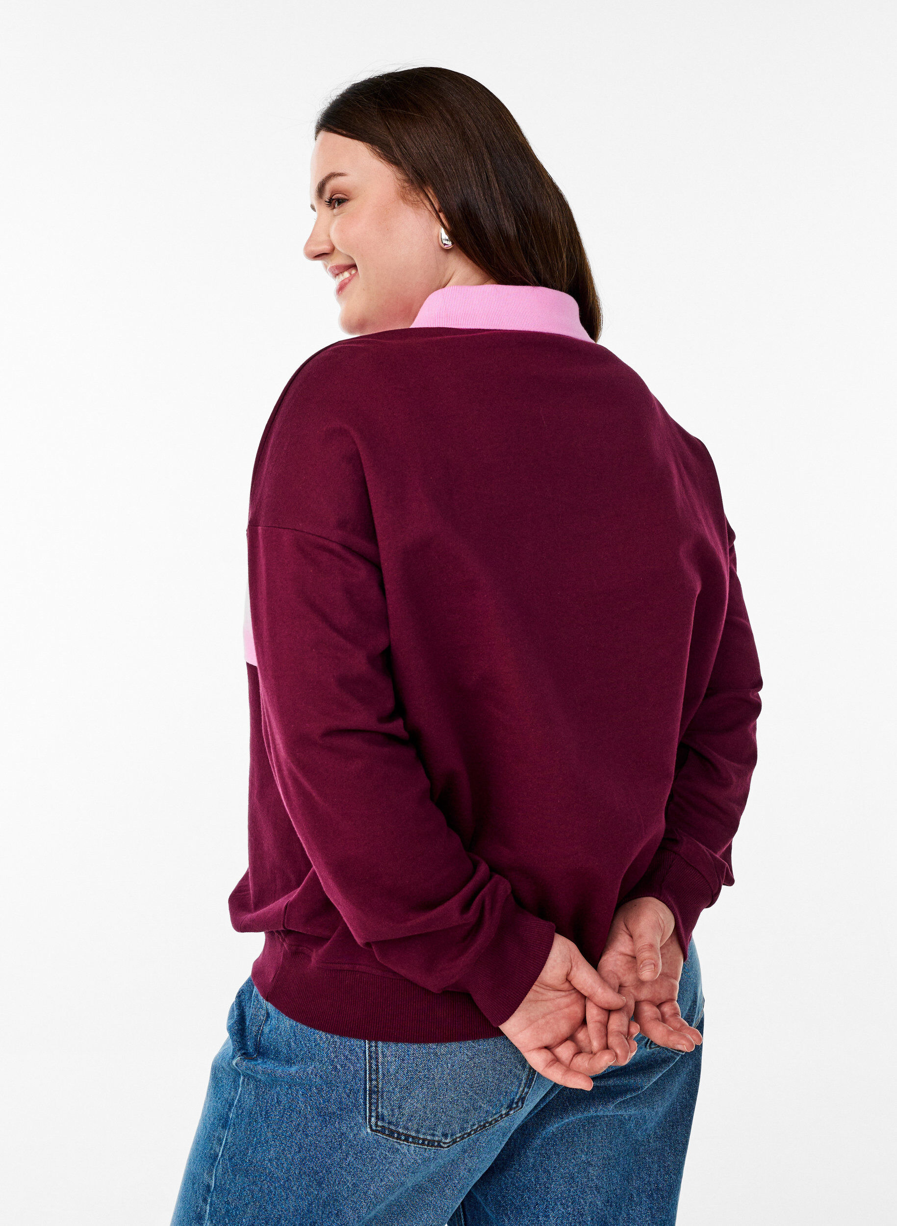 Zizzi Sweatshirt aus Bio-Baumwolle mit Kragen und Kontrastprint, Dunkles Bordeaux, Model image number 2