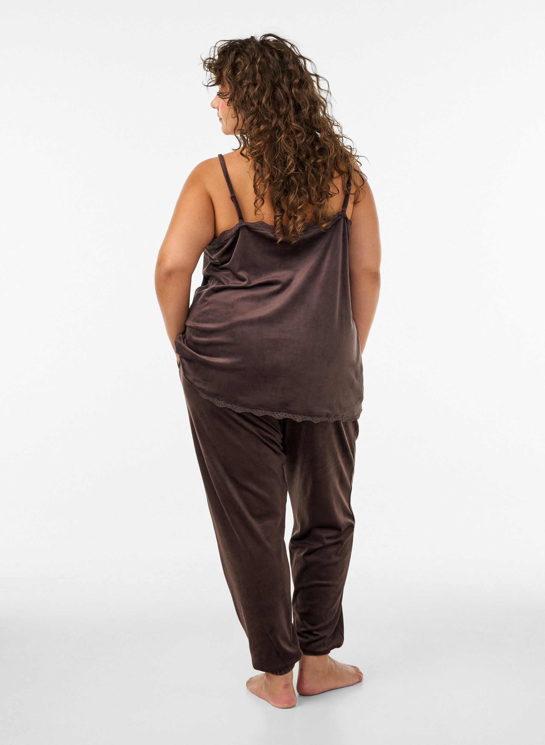 ZizziLockere Hose aus Velours, Braun, Model image number 2