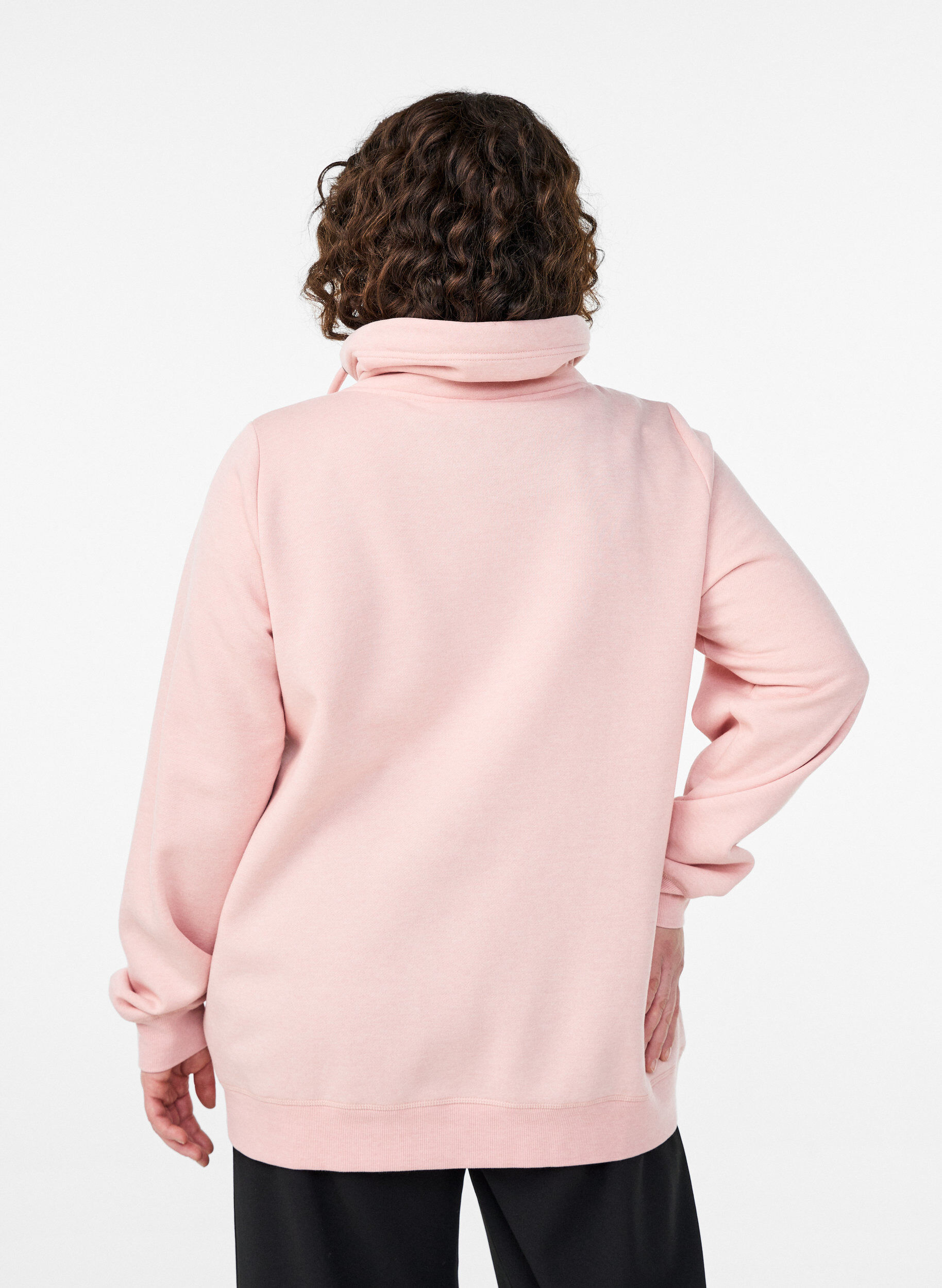 Zizzi Sweat &agrave; col montant et poches, Rose poudr&eacute;e, Model image number 2