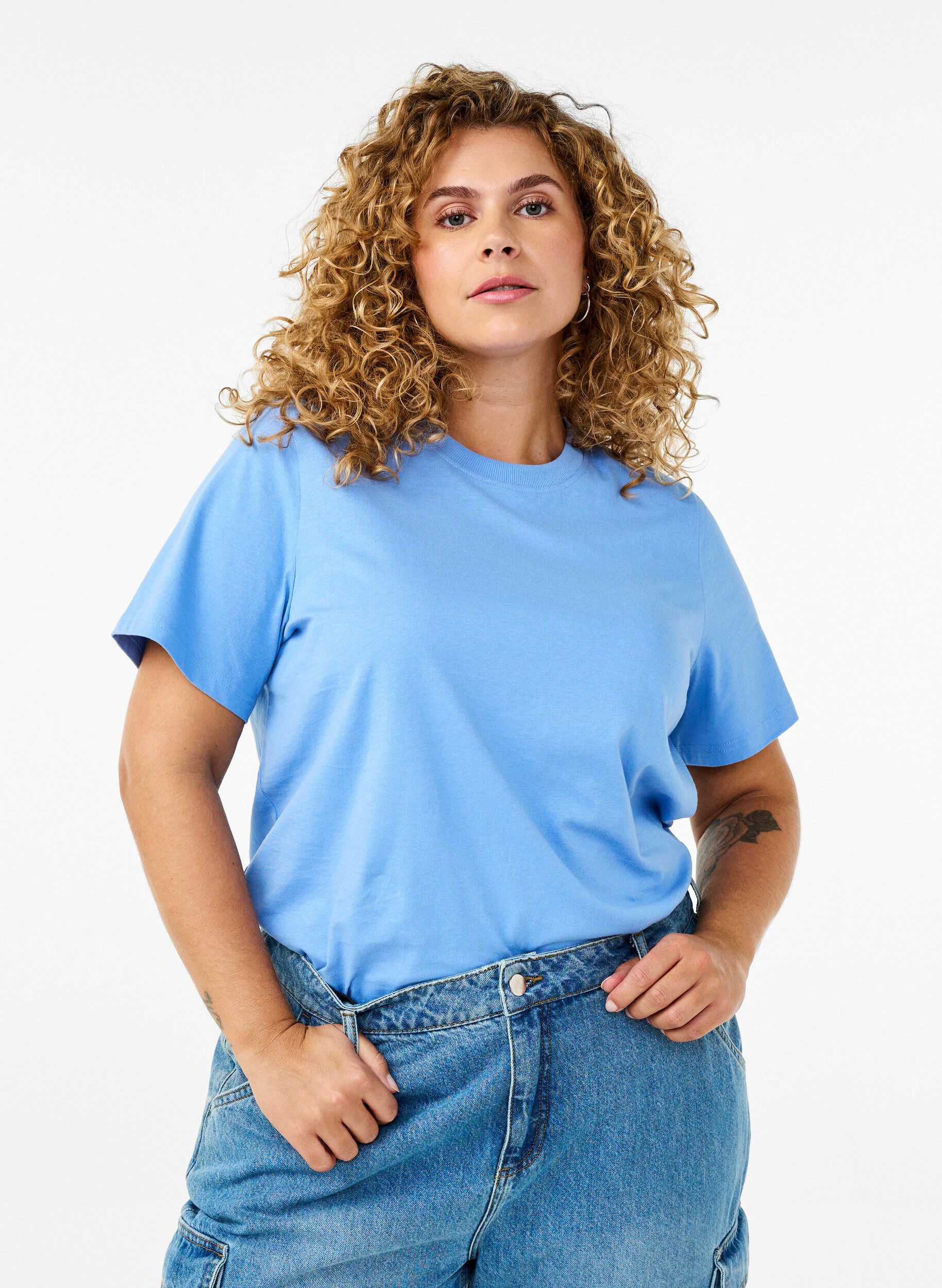 Zizzi Basic-T-Shirt aus Baumwolle mit Rundhalsausschnitt, Blau, Model image number 0