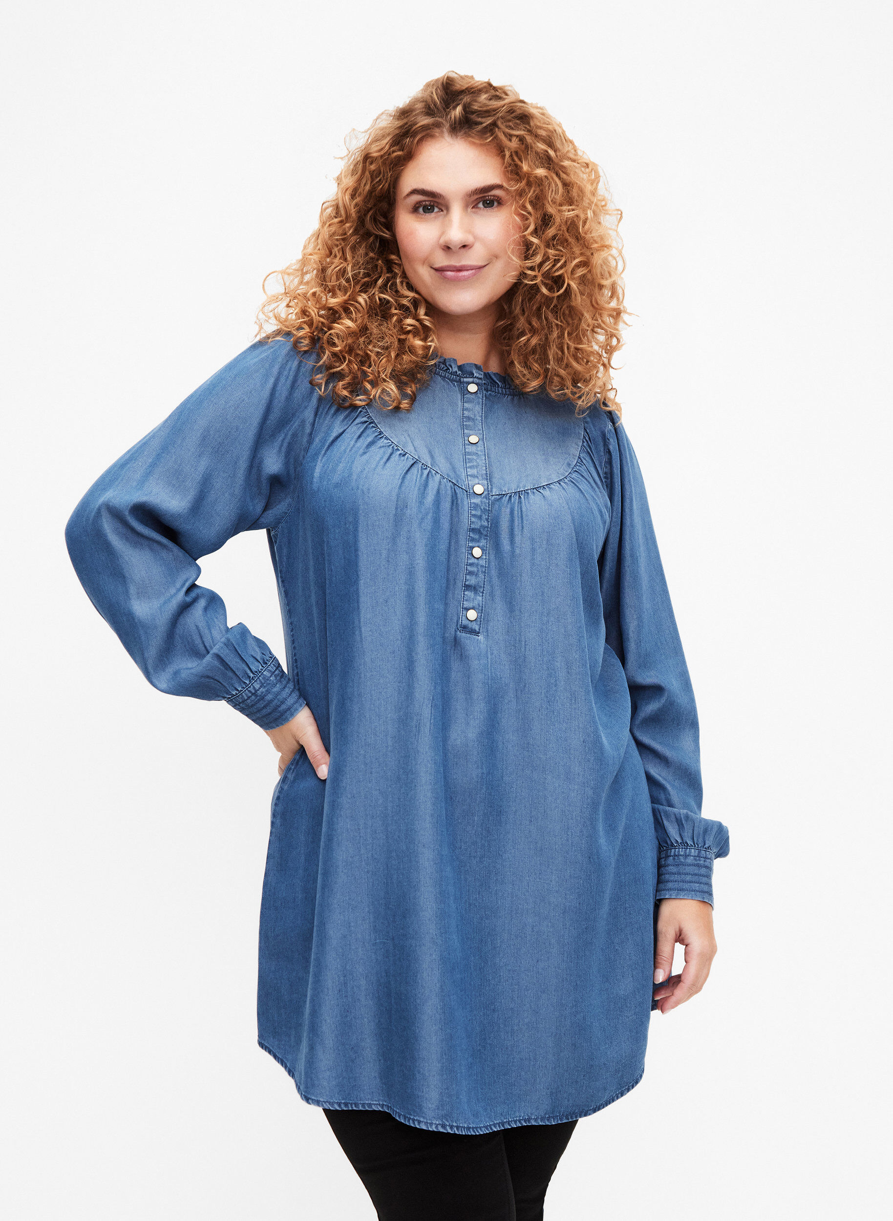 Zizzi Langarm-Tunika aus TENCEL&trade; Lyocell, Medium Blue denim, Model image number 0