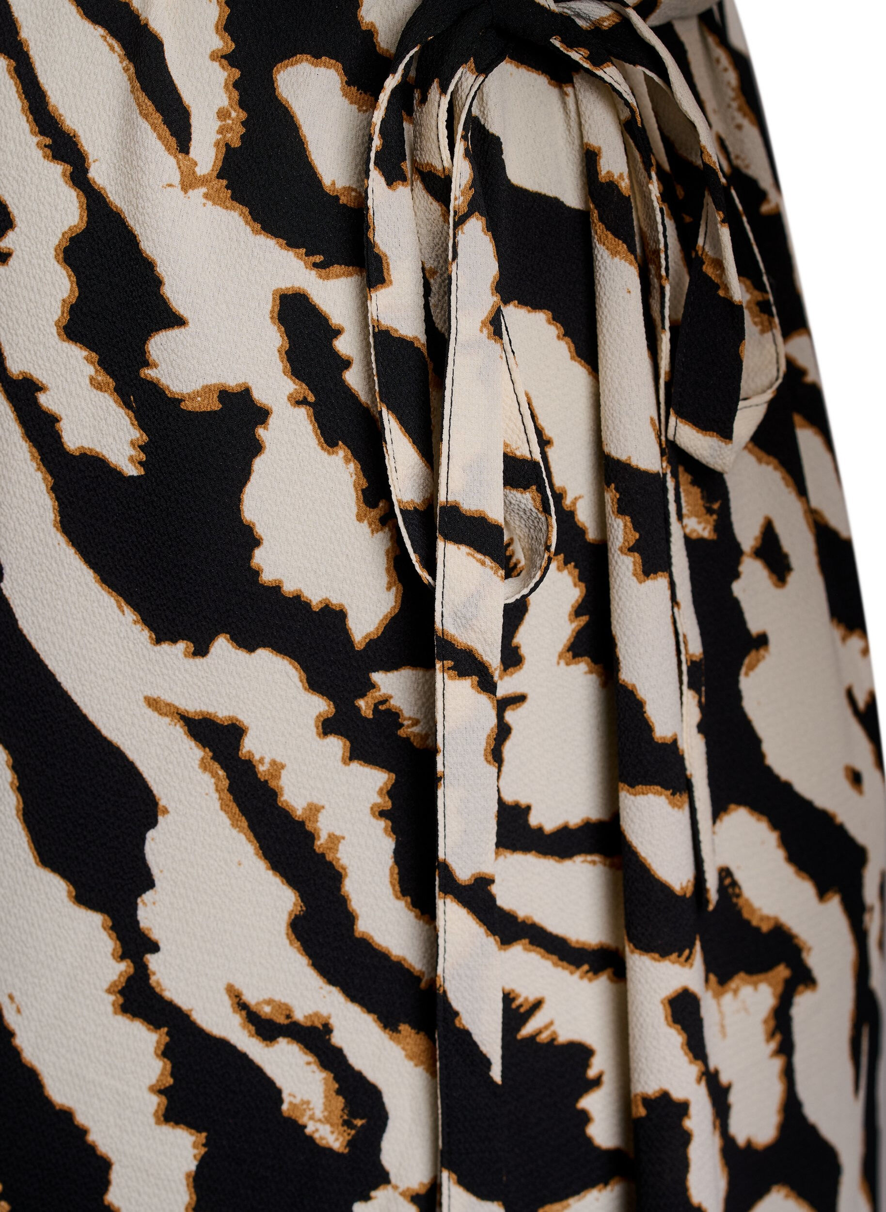 Zizzi Robe portefeuille de couleur unie avec manches courtes, Noir, Packshot image number 3