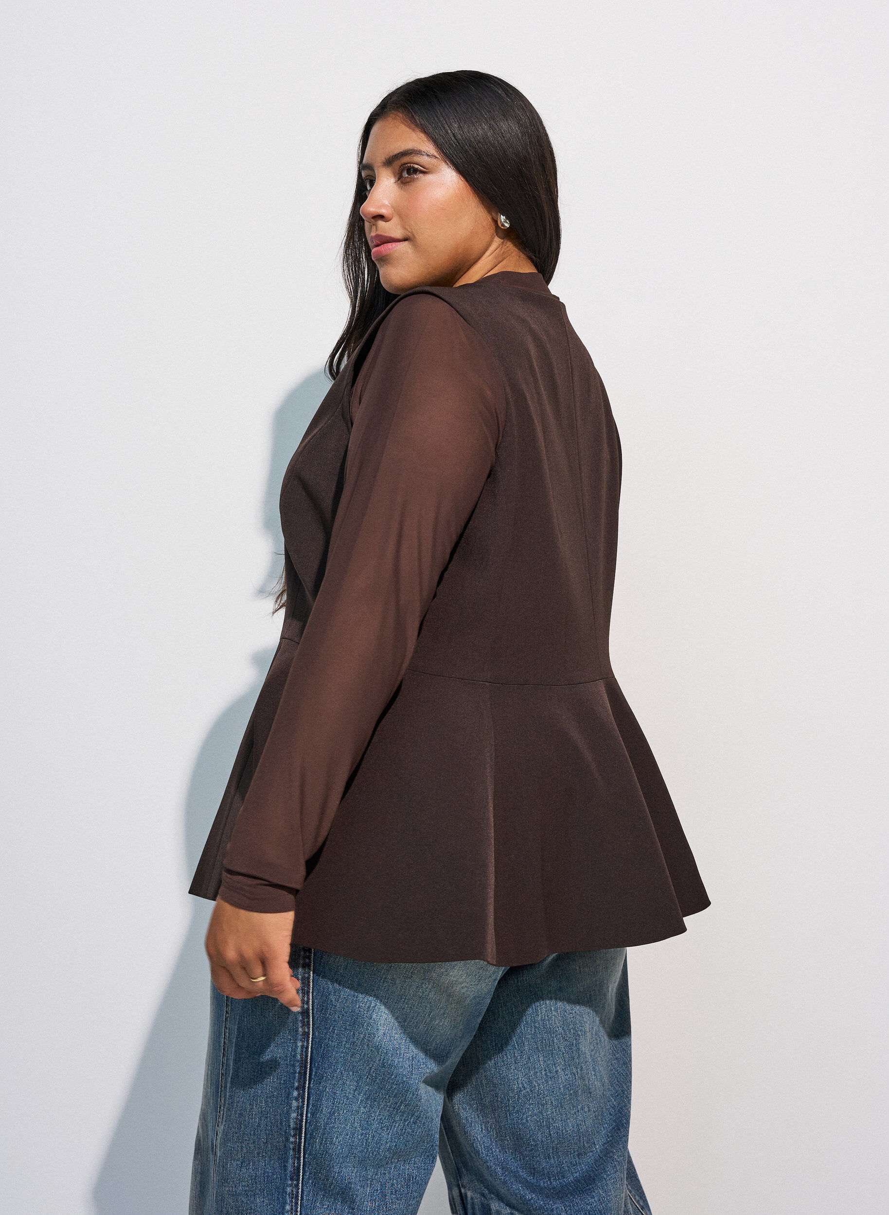 ZizziGilet &agrave; fines rayures avec basque, Marron, Model image number 2