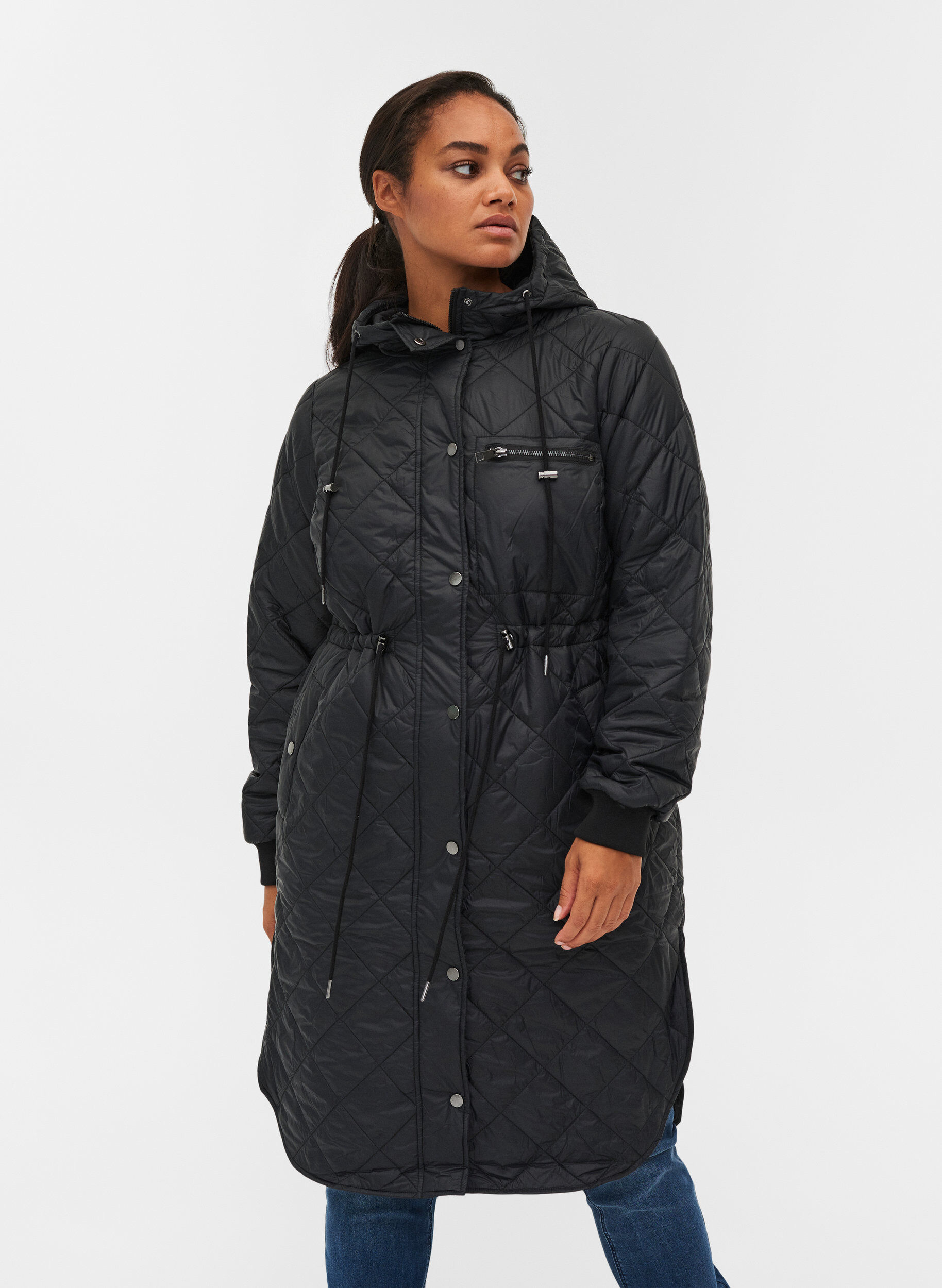 Zizzi Veste l&eacute;g&egrave;re matelass&eacute;e &agrave; capuche, Black, Model image number 0