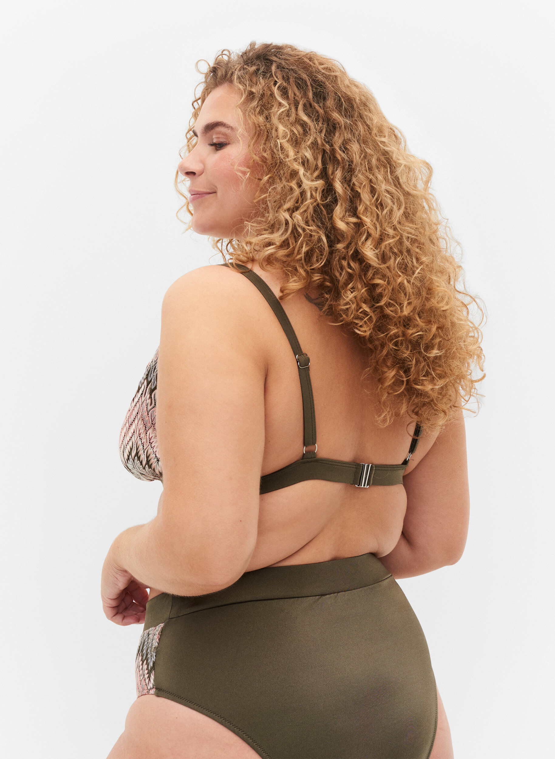 Zizzi Haut de bikini triangle &agrave; motifs, Beech AOP, Model image number 1