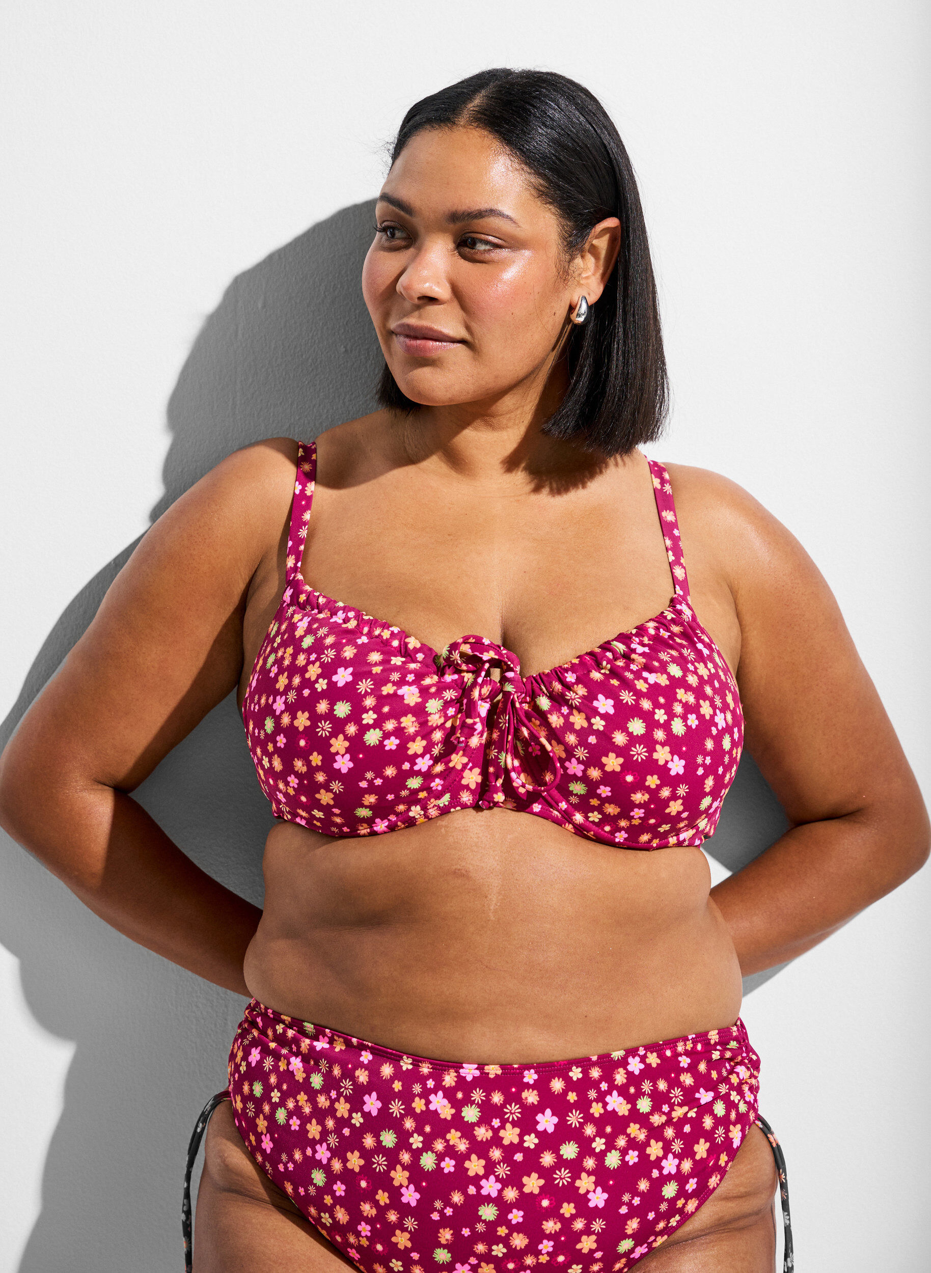 Zizzi Haut de bikini &agrave; armatures avec bretelles &agrave; nouer, Rouge, Model image number 0