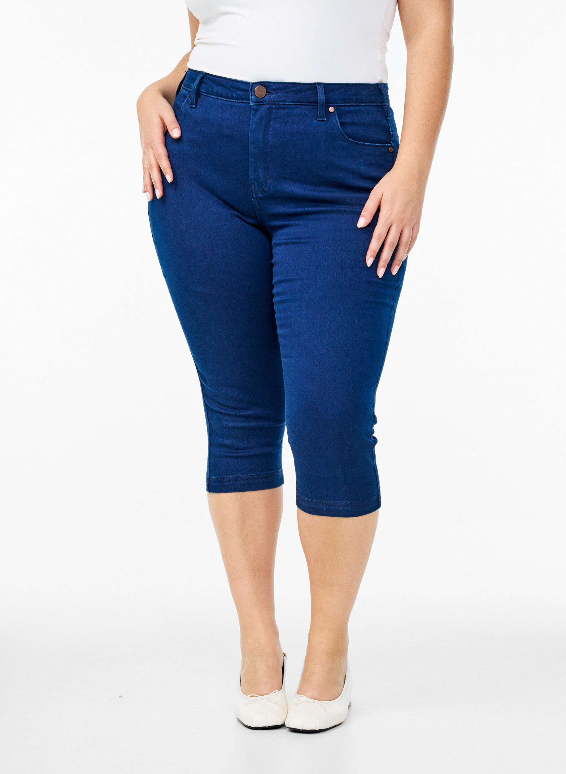 Zizzi Amy Caprijeans mit hohem Taille und Super Slim Fit, Blau, Packshot image number 2