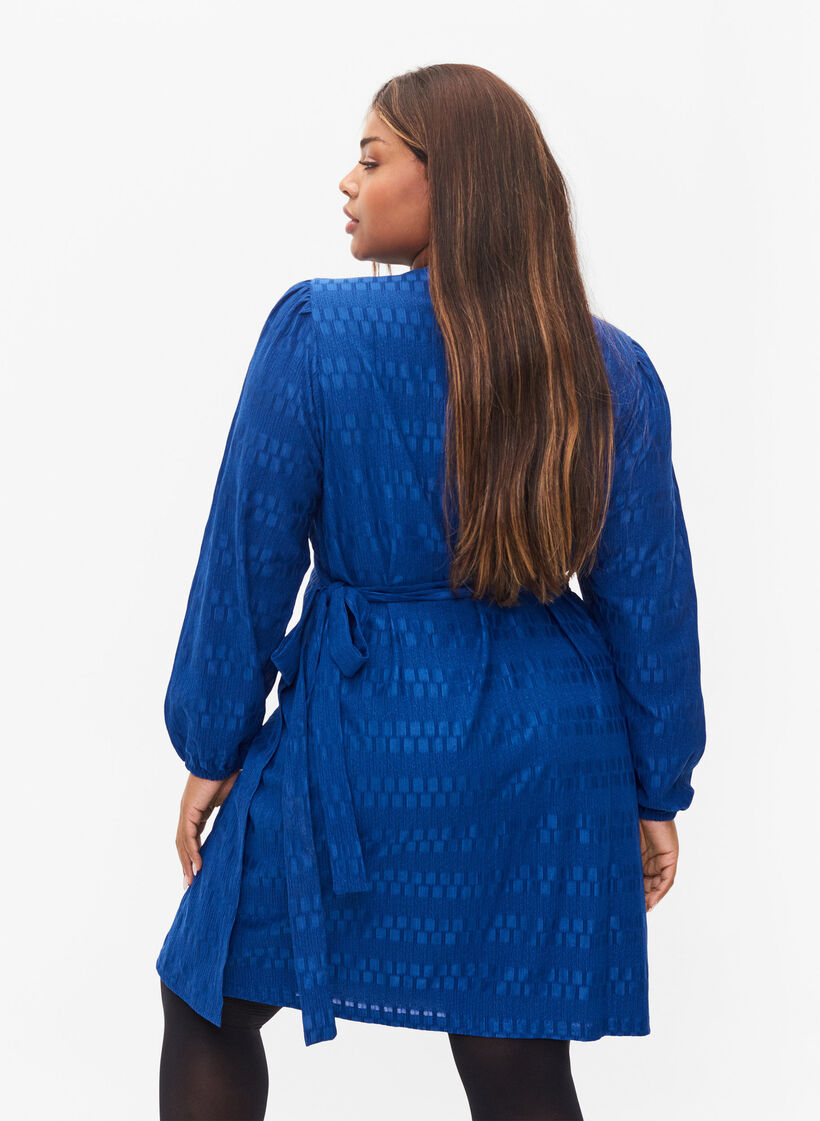 Robe portefeuille à manches longues et motif texturé, Surf the web, Model image number 1