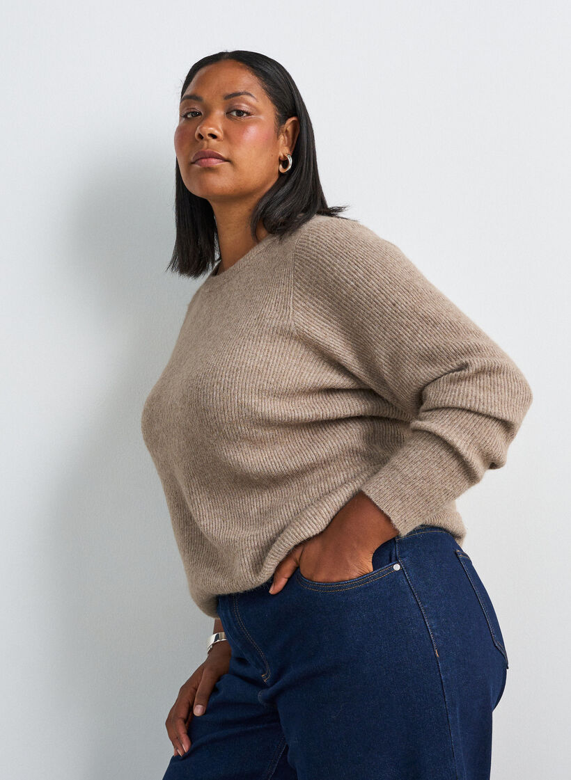 Blouse en maille chin&eacute;e avec col rond, Beige, Model image number 0