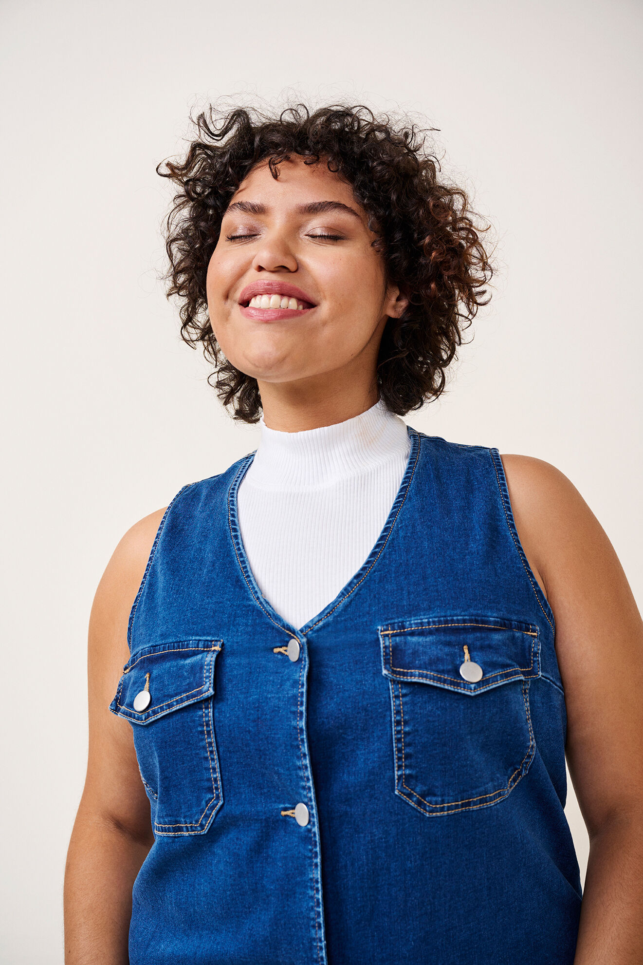 Zizzi Col roul&eacute;, , Model