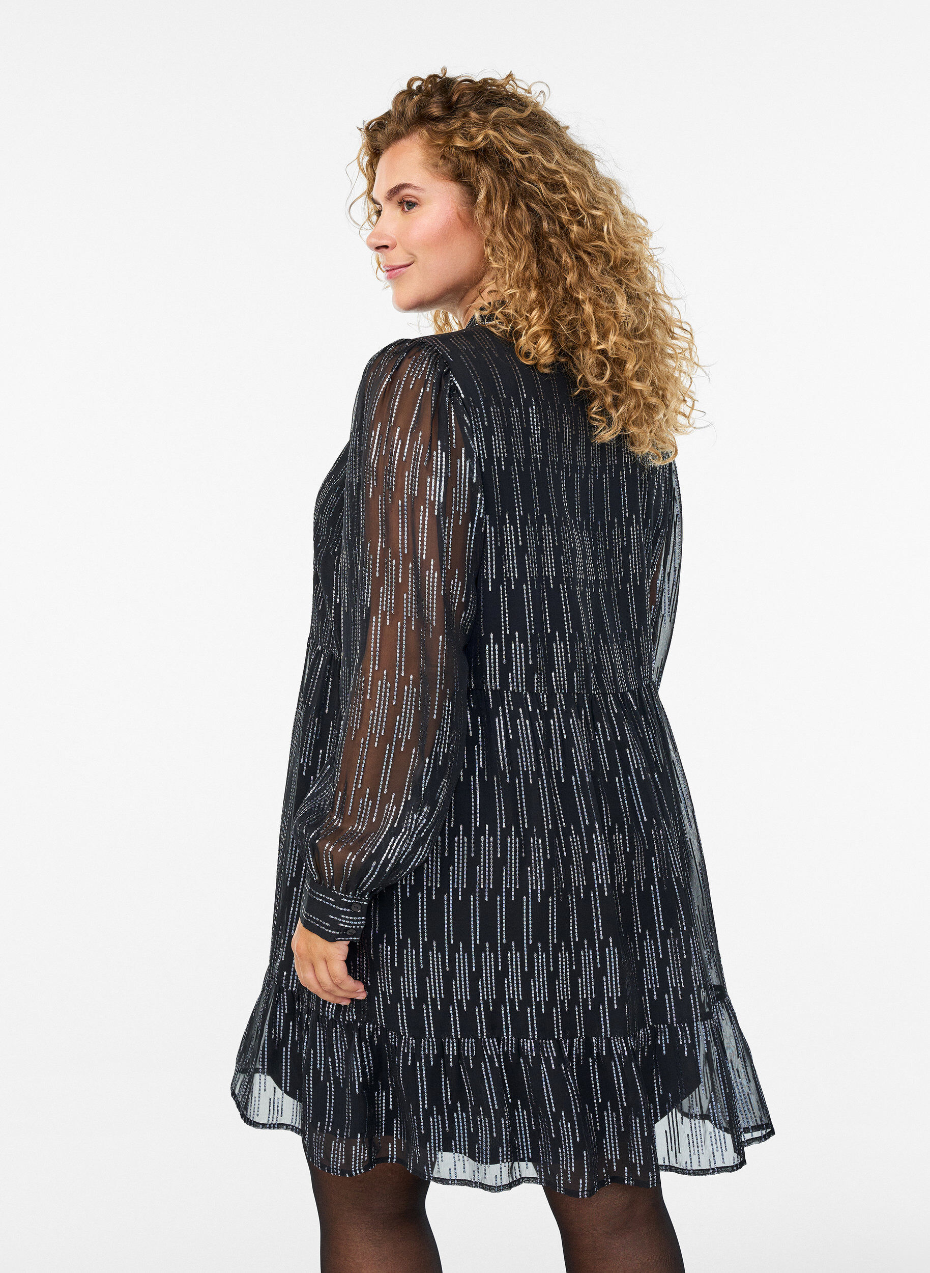 Zizzi Kurzes Partykleid mit Glitzermuster, Schwarz, Model image number 2