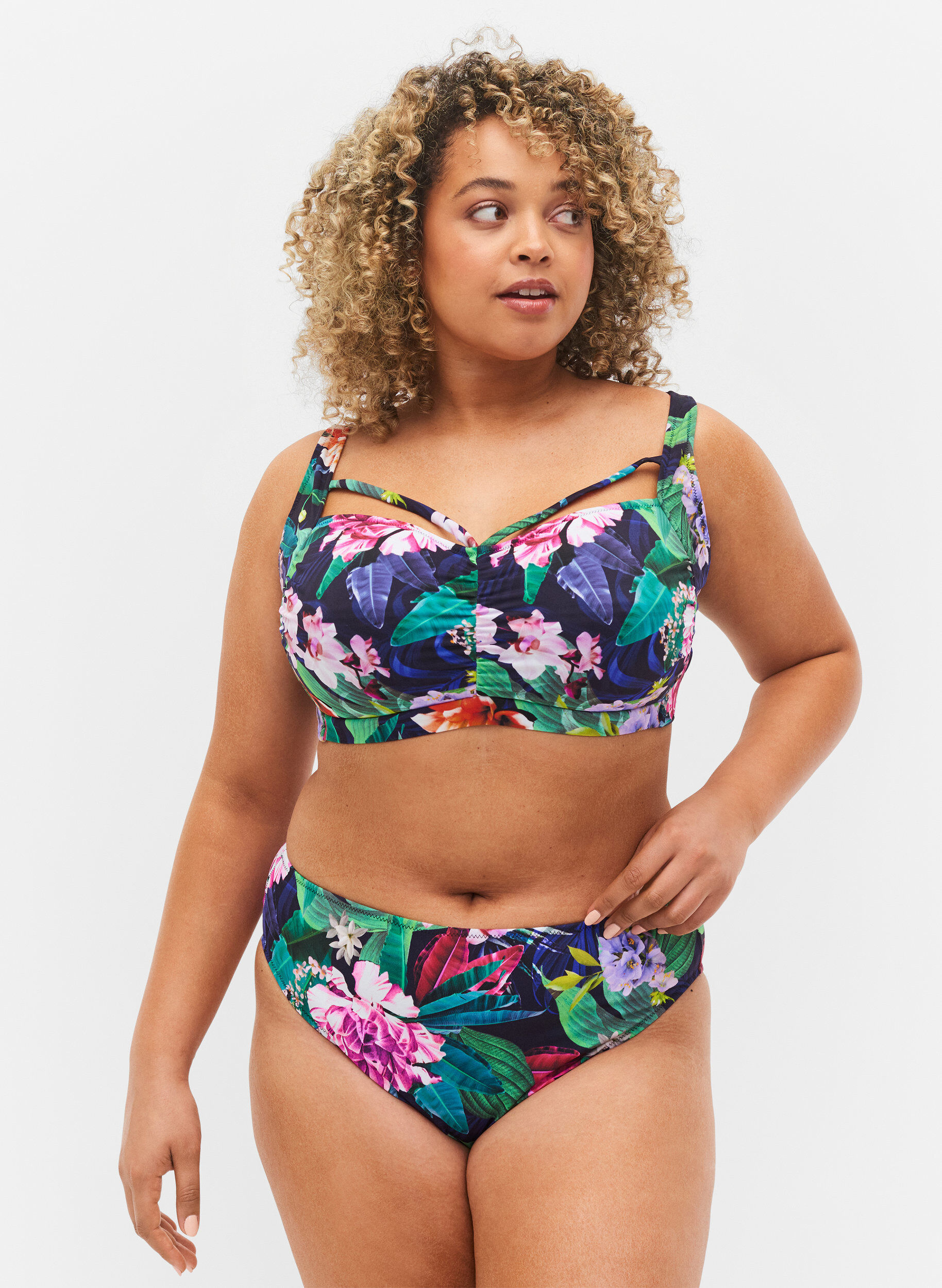 Zizzi Hochtaillierte Bikinihose, Flower Print, Model image number 0