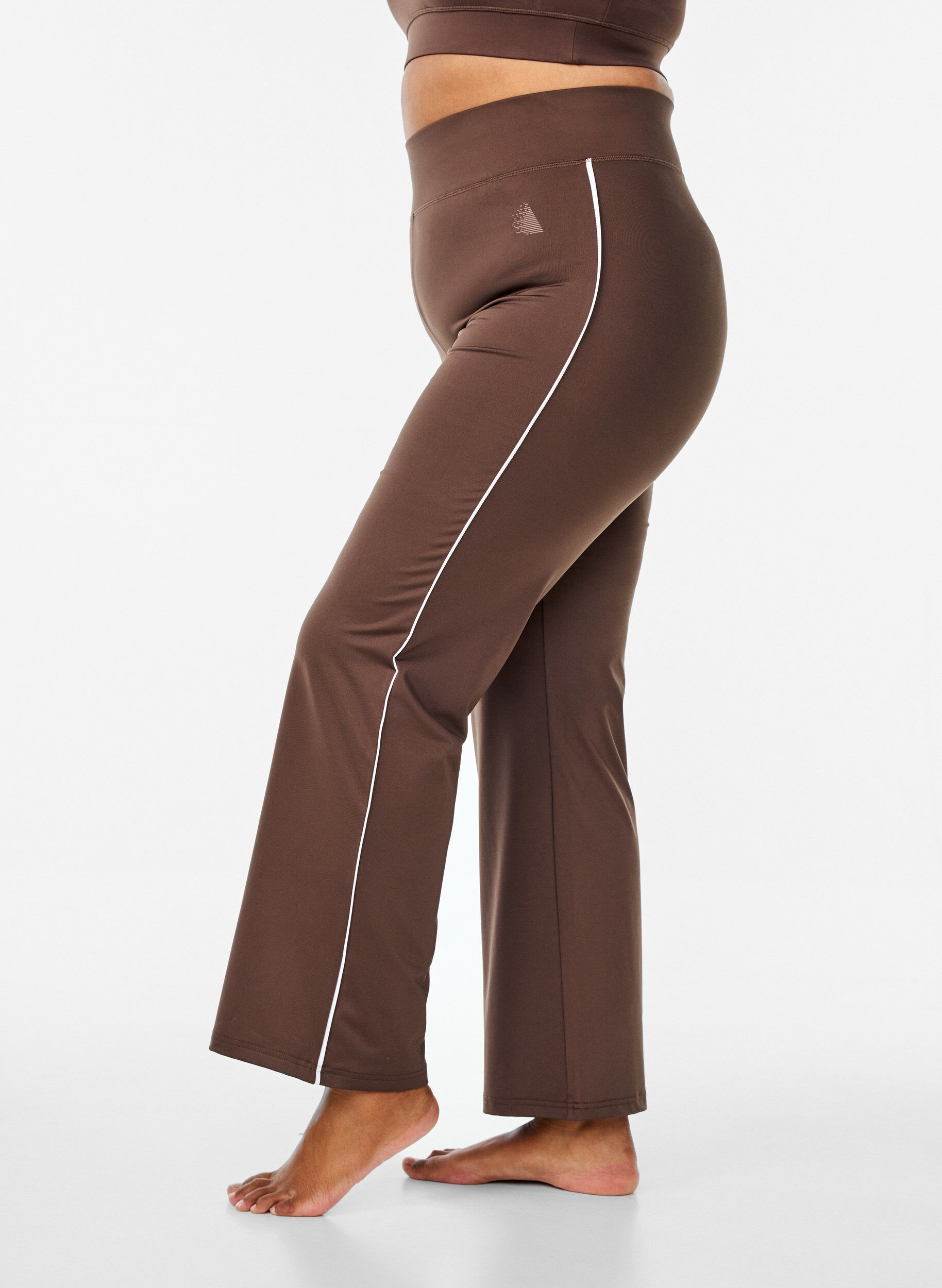 Pantalon de sport &eacute;vas&eacute; avec liser&eacute; contrastant, Marron, Model