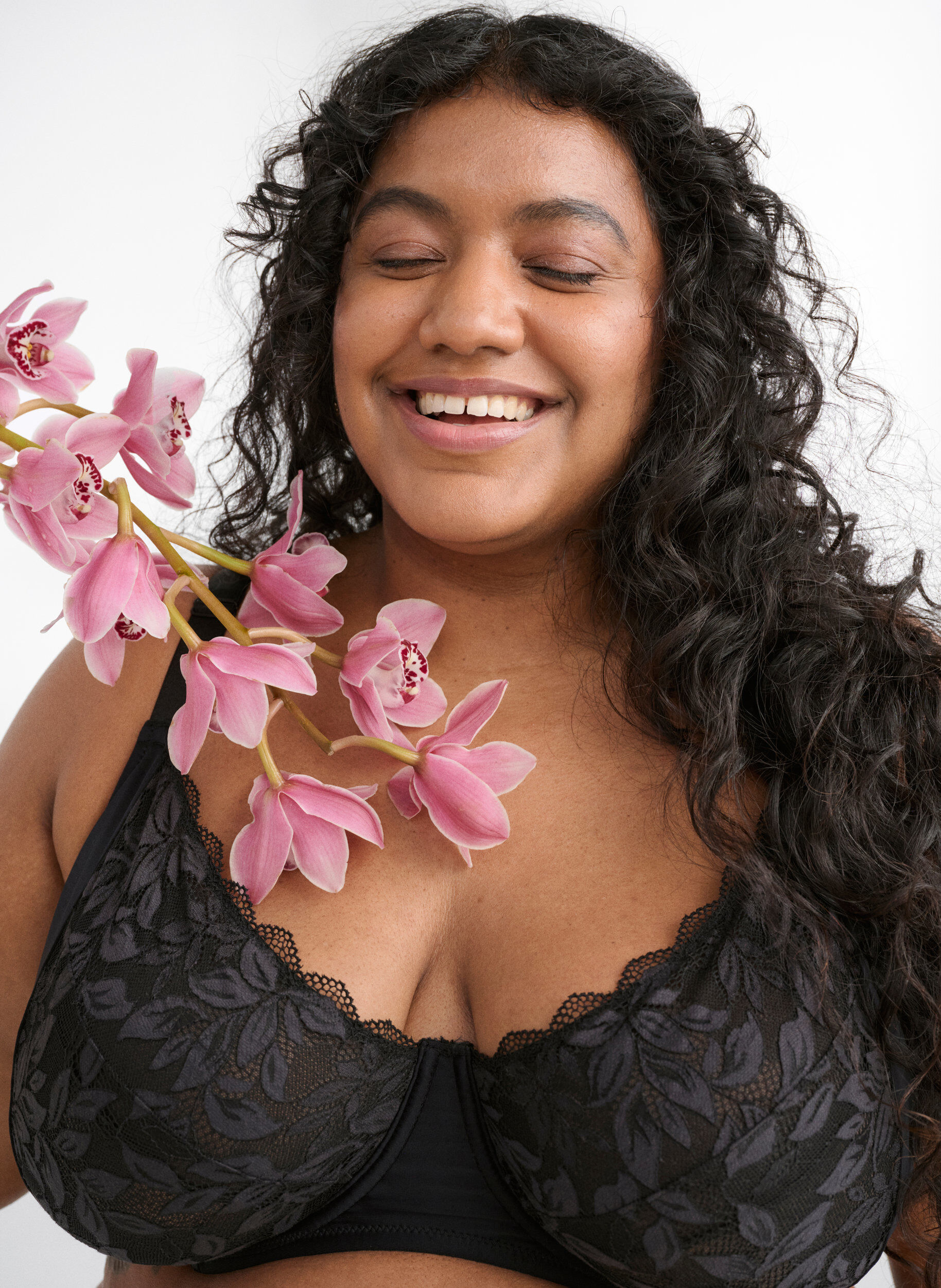 Zizzi BH mit voller Abdeckung und Spitze, Schwarz, Image image number 0