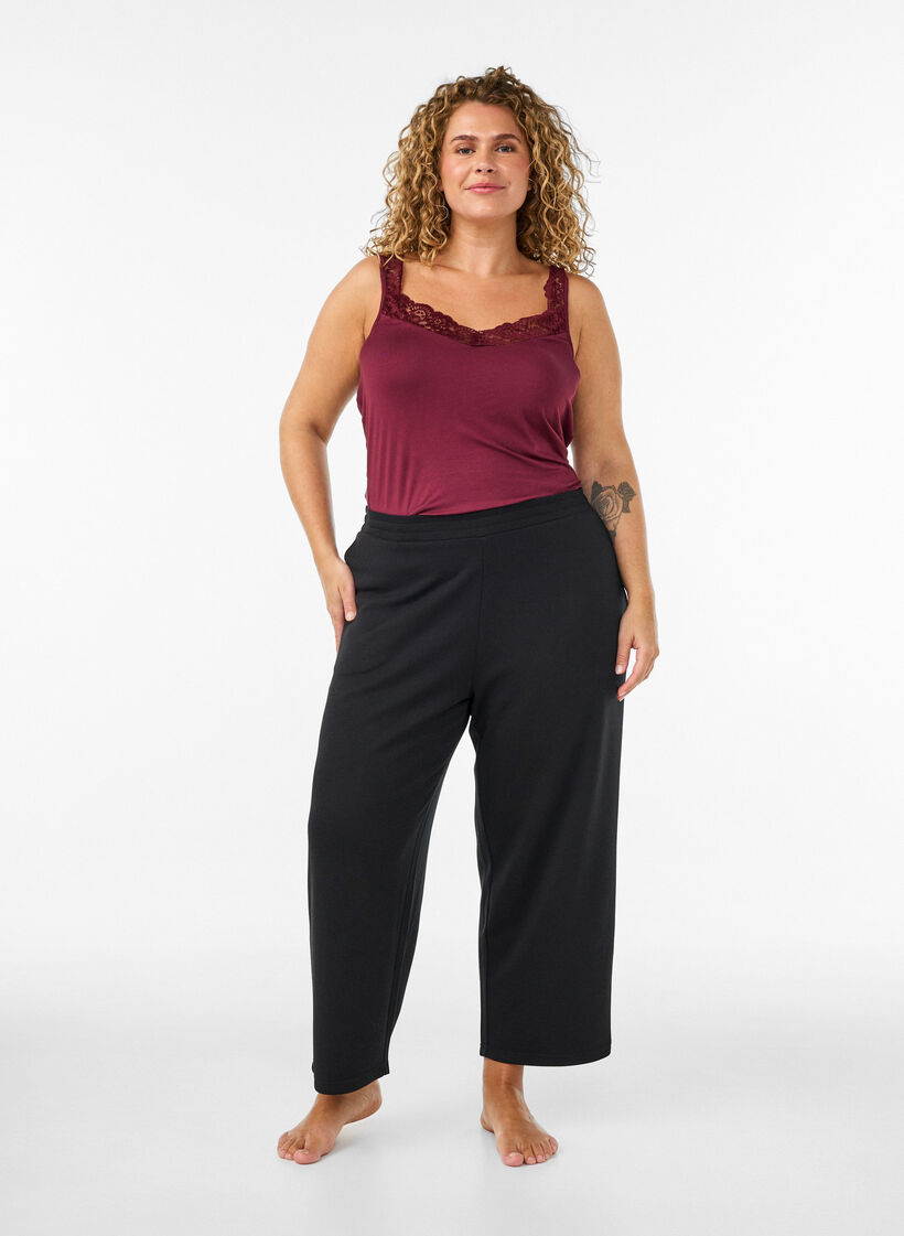 Top aus Viskose mit Spitze, Rot, Model image number 1