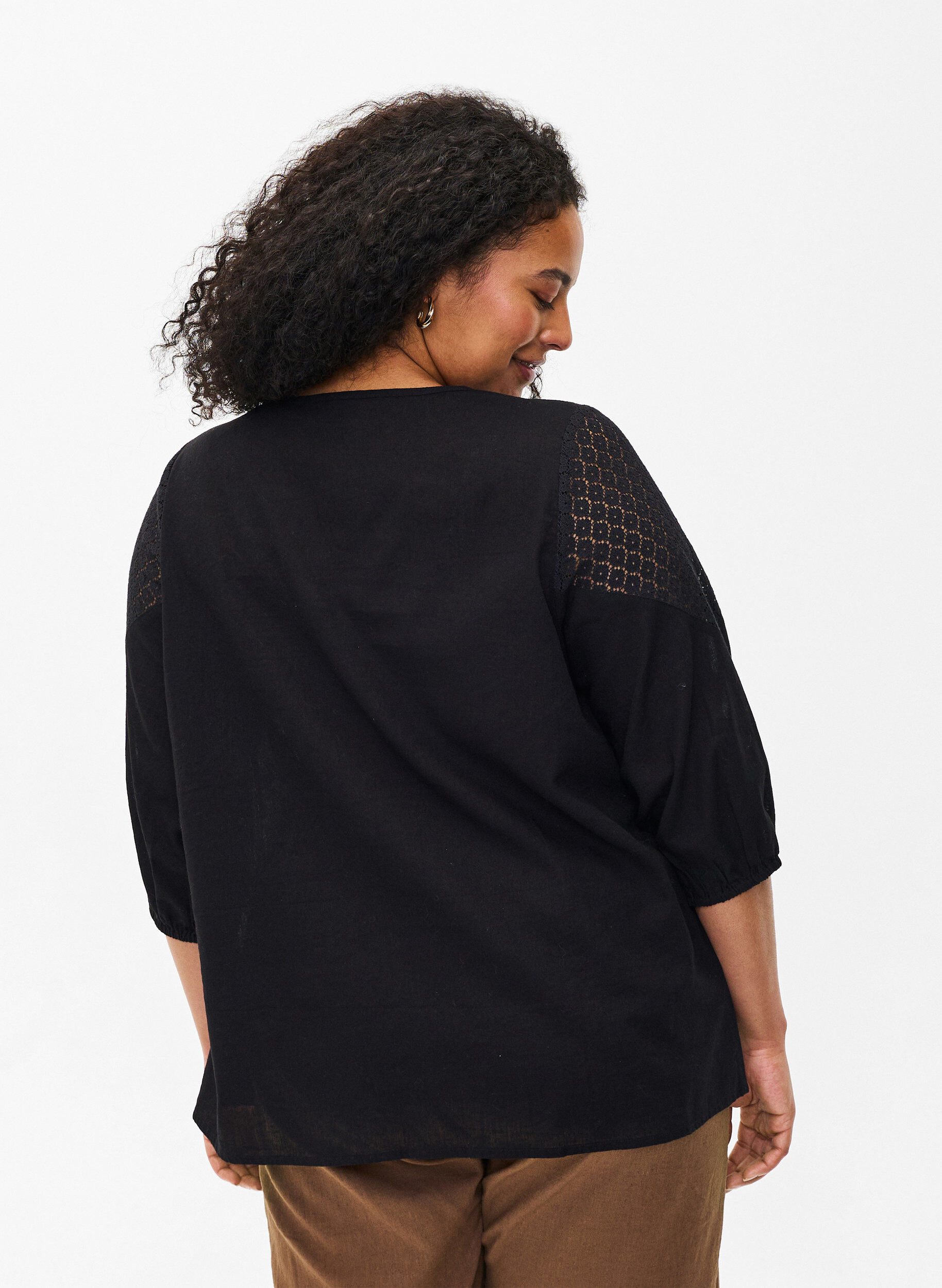 Zizzi Bluse aus Baumwollmischung mit Leinen und H&auml;keldetails, Black, Model image number 1