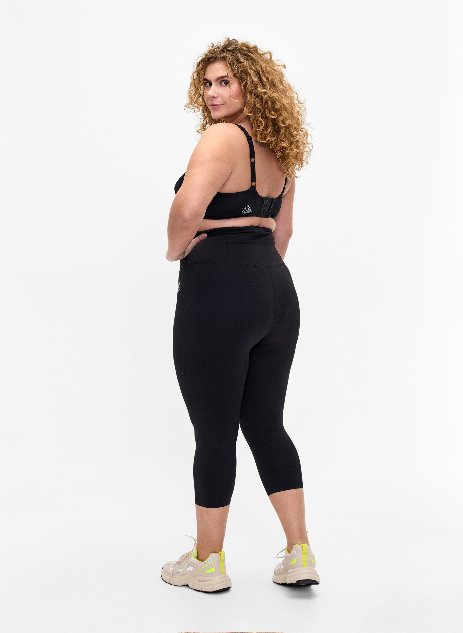 Zizzi CORE, SUPER TENSION TIGHTS &ndash; 3/4-Sportleggings mit Tasche, Black, Model image number 1