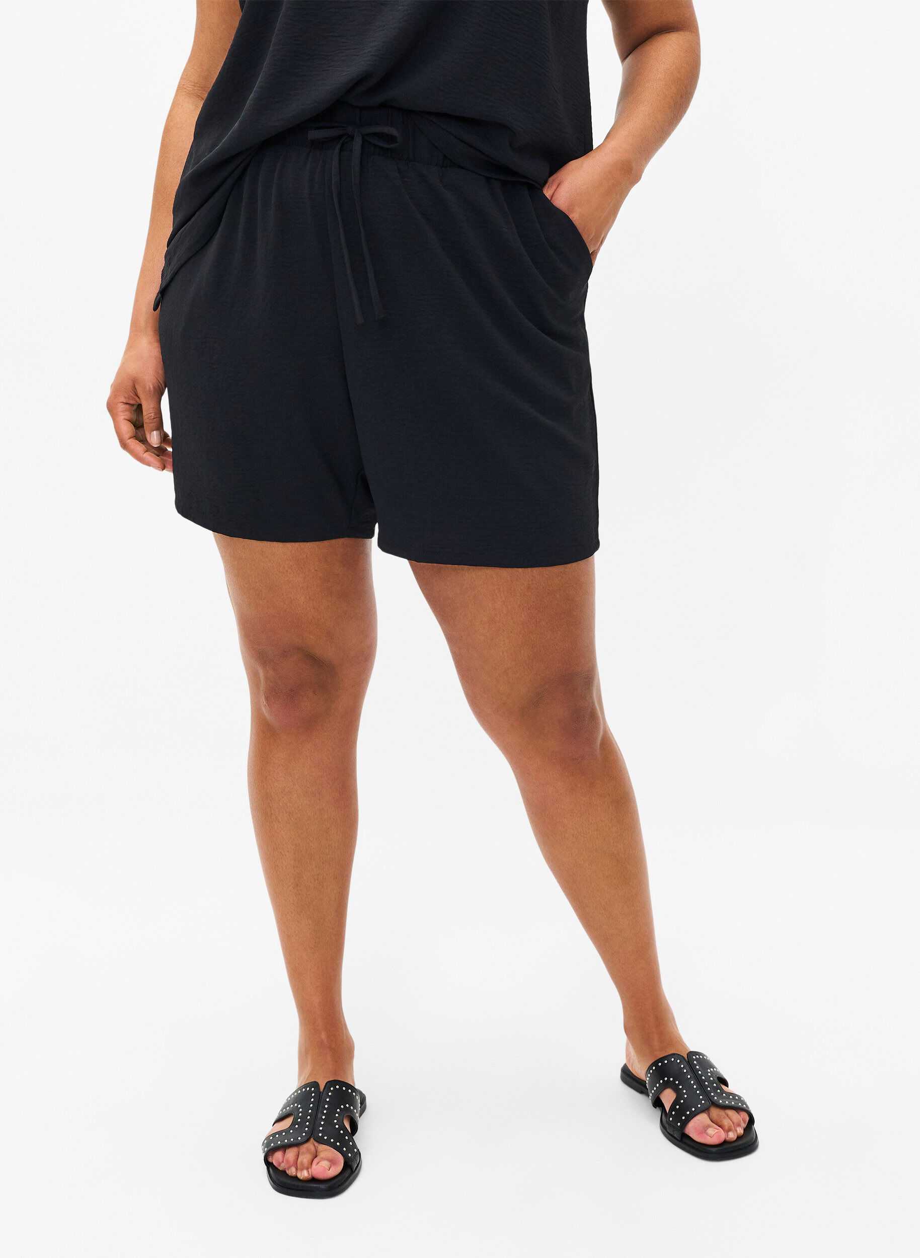 ZizziKurze Hose mit Taschen und elastischem Bund, Schwarz, Model image number 3