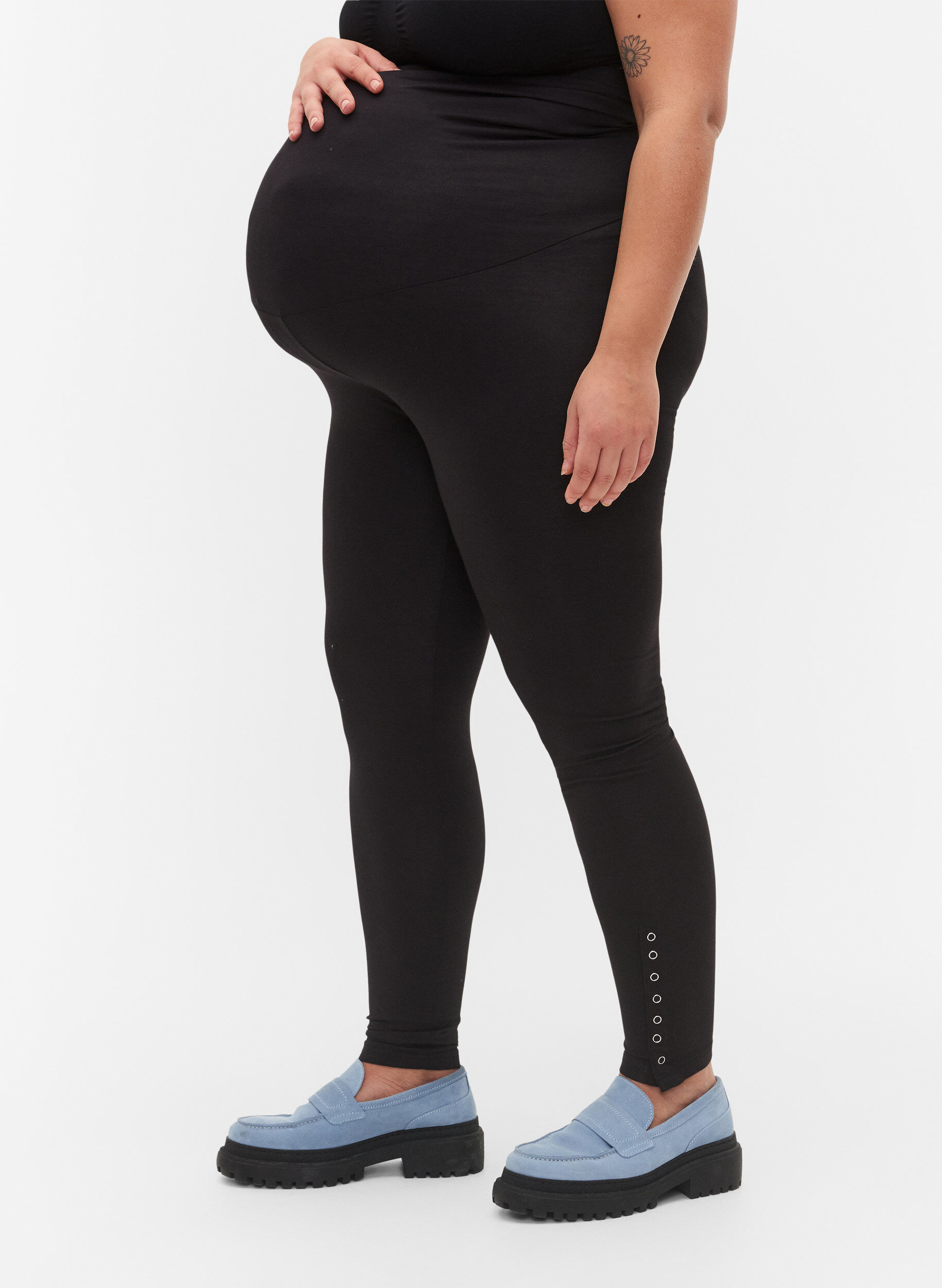 Zizzi Leggings de grossesse en viscose avec boutons, Black, Model image number 3