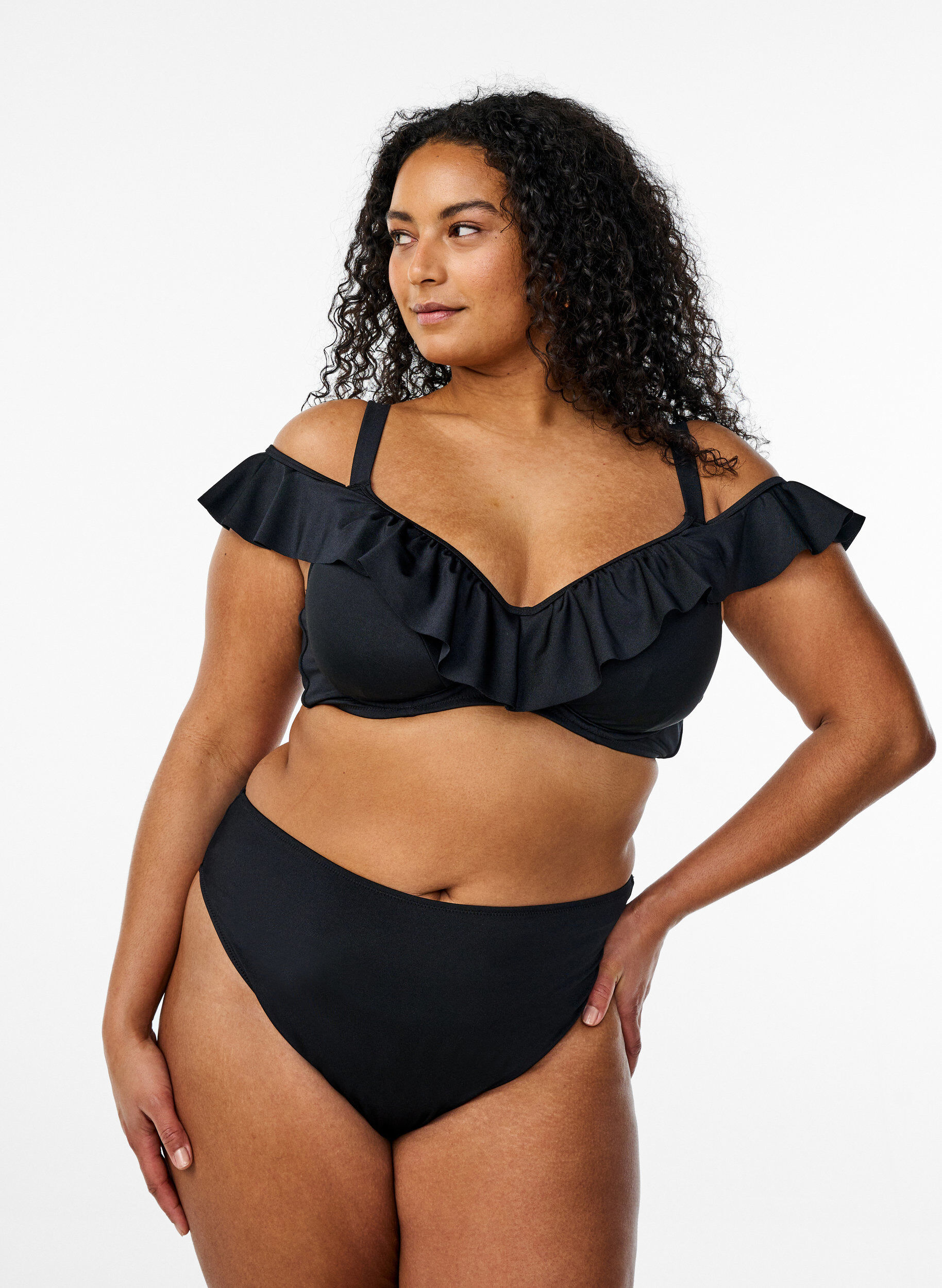 Zizzi Haut de bikini &agrave; armatures et volants, Noir, Model image number 1