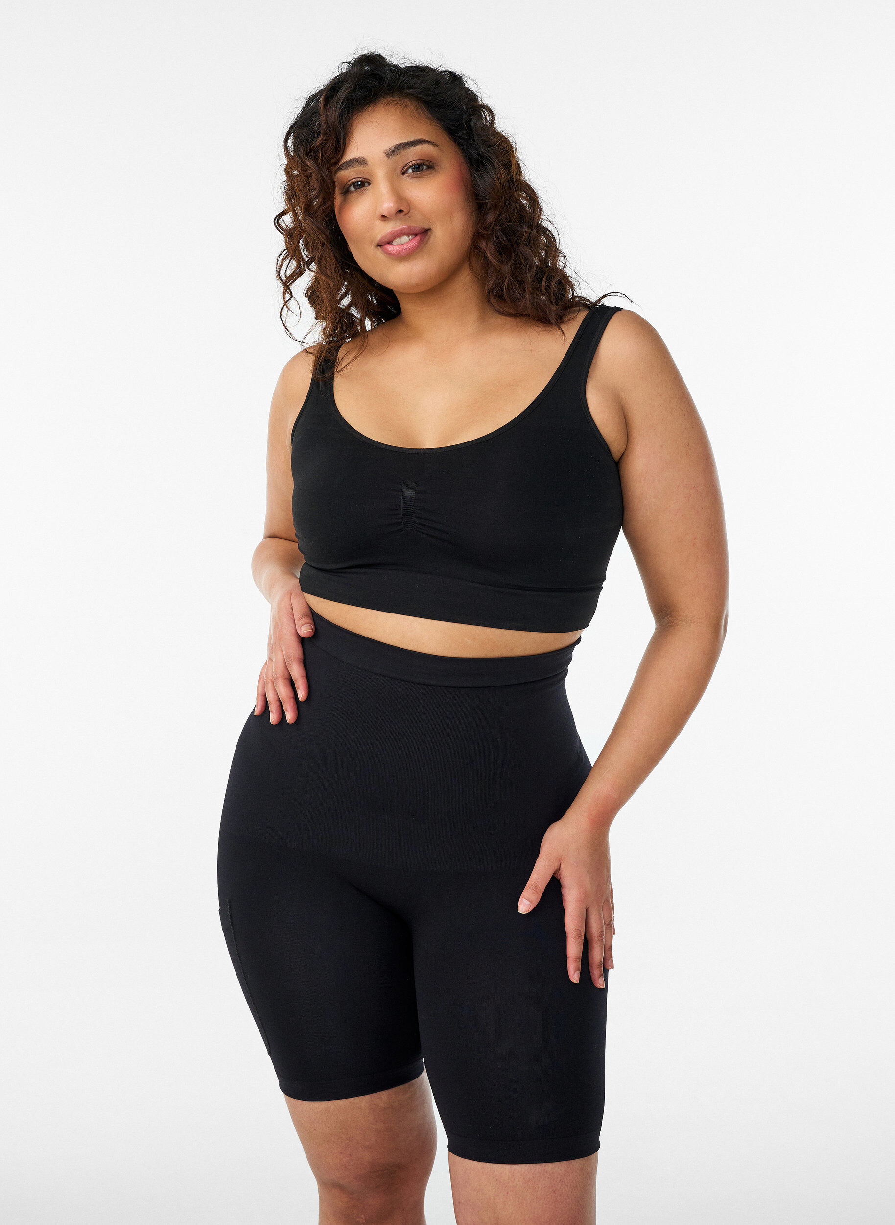 Zizzi Shapewear-Shorts mit mittlerem Halt und hoher Taille, Schwarz, Model image number 0