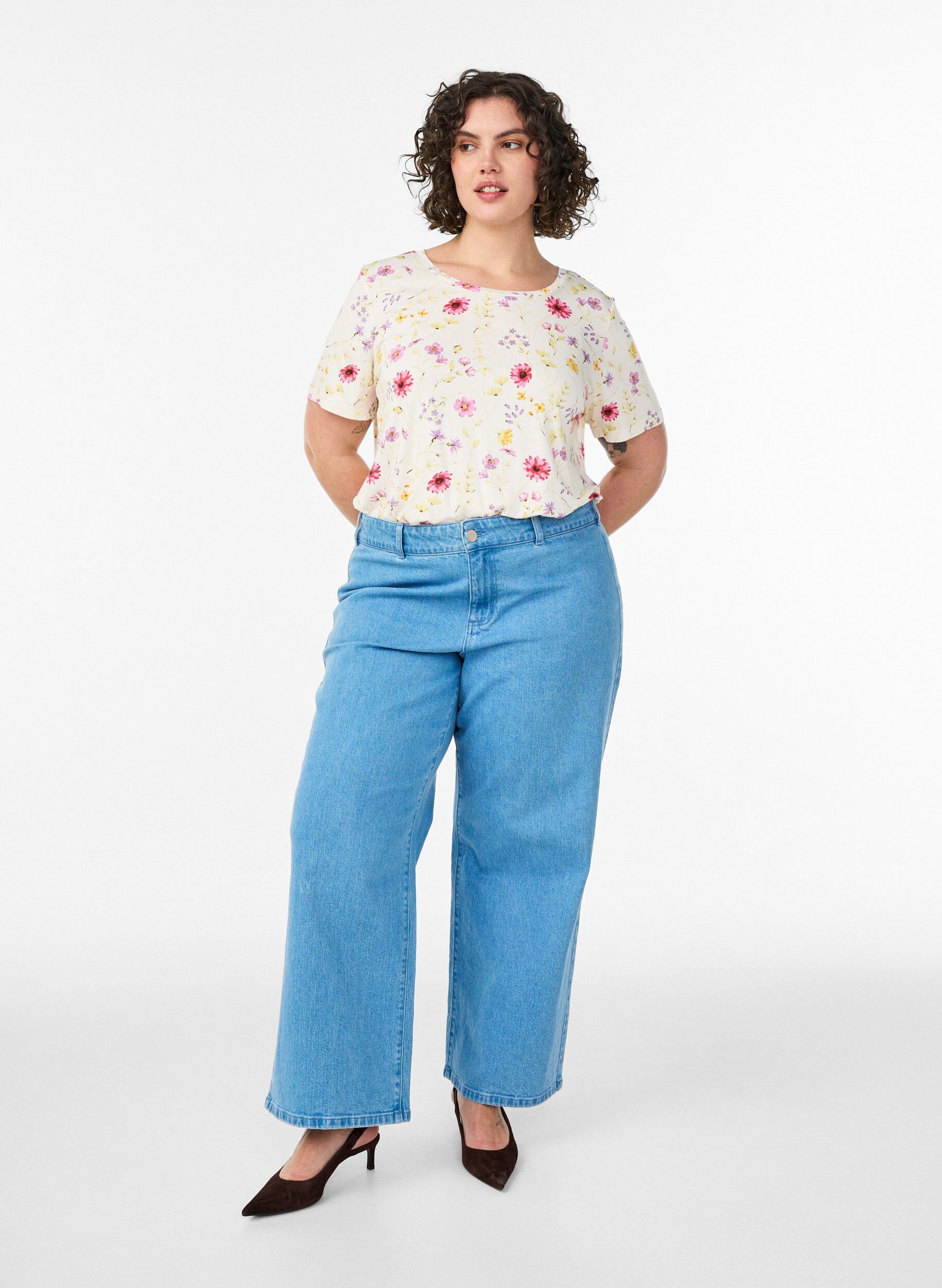 Zizzi T-Shirt mit floralem Print, Wei&szlig;, Model image number 1