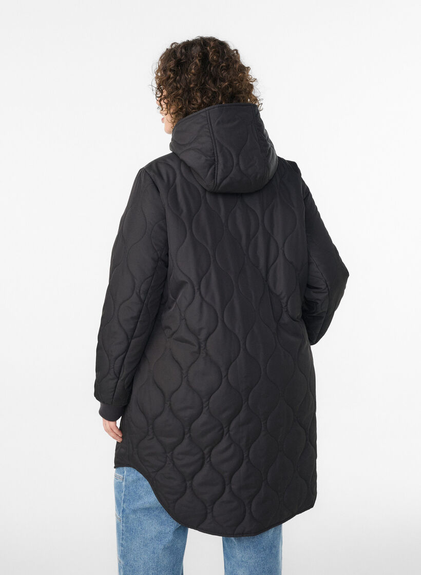 Veste matelass&eacute;e mi-longue avec capuche, Noir, Model image number 2