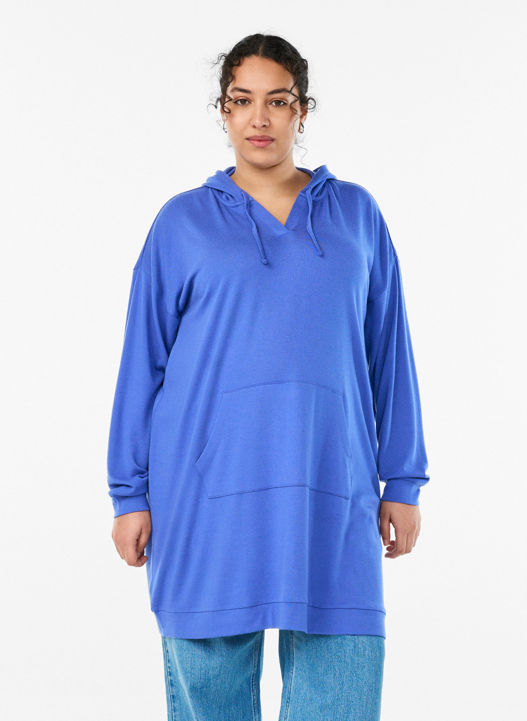 Zizzi Kurzes Hoodie-Kleid mit K&auml;ngurutasche, Blau, Model image number 0