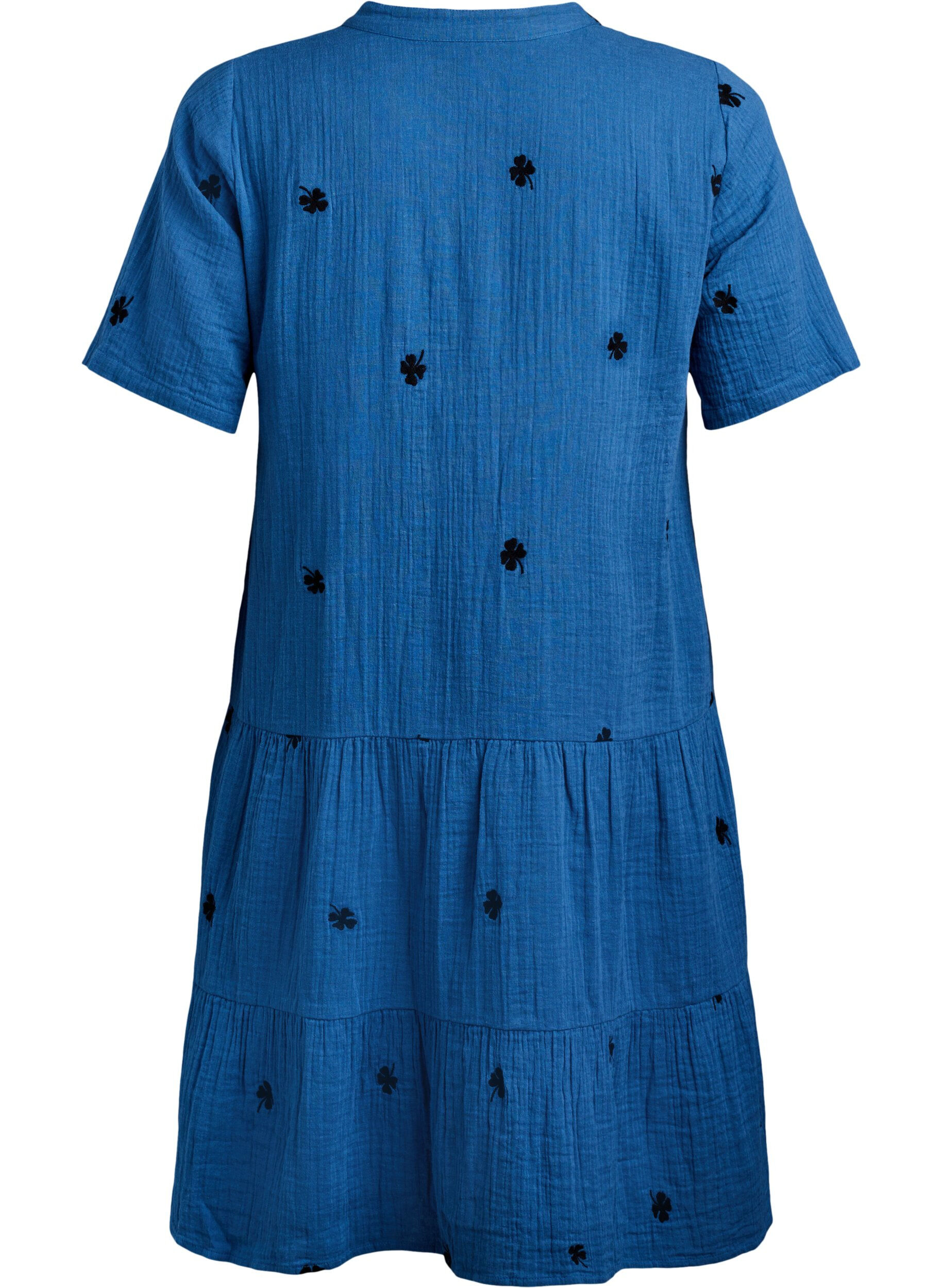 Zizzi Robe courte en mousseline de coton avec des fleurs brod&eacute;es, Bleu, Packshot image number 1