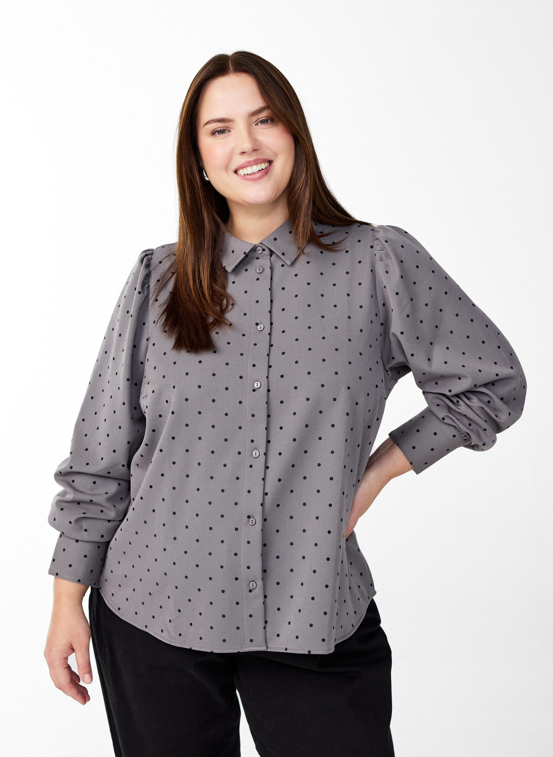 Zizzi Bluse mit Kragen und Punkten, Grau, Model image number 0
