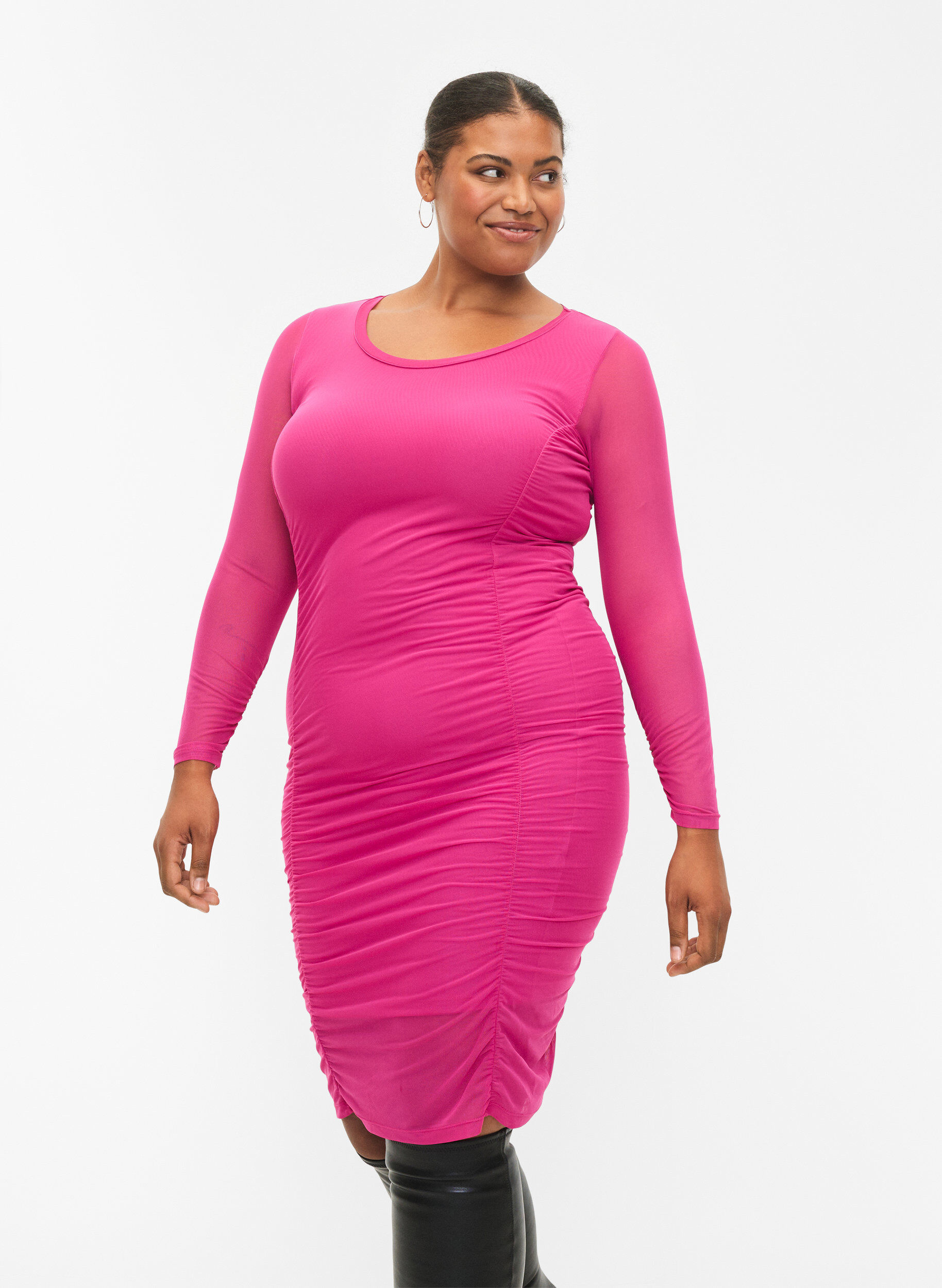 Zizzi Robe ajust&eacute;e avec des drap&eacute;s, Fuchsia Red, Model image number 0