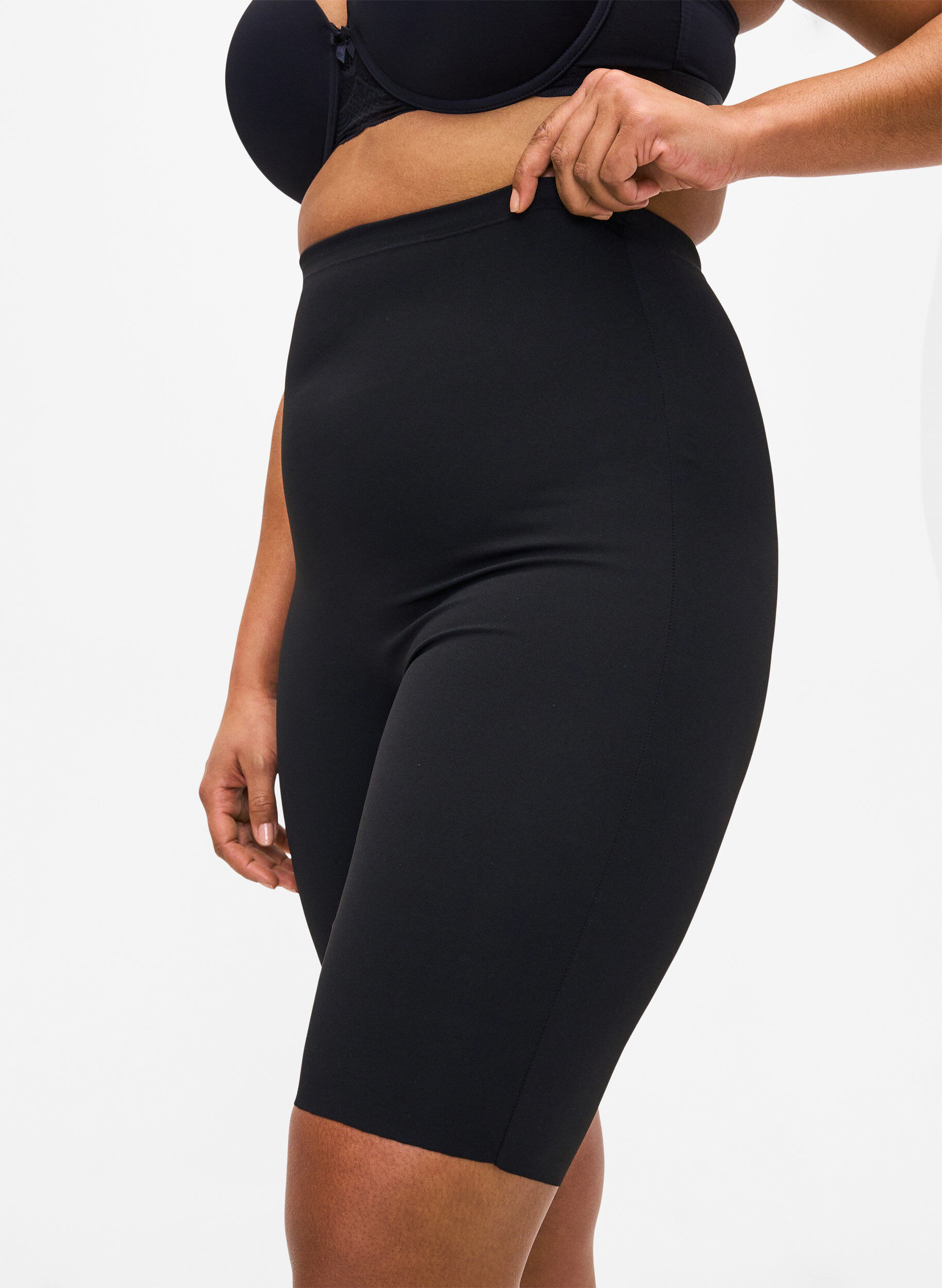 ZizziLeichte Formw&auml;sche lange Shorts, Schwarz, Model image number 2