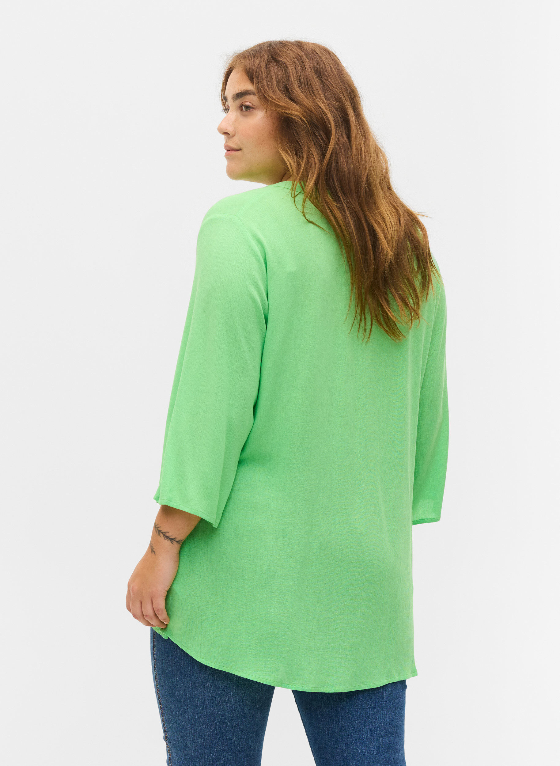 Zizzi Viskosebluse mit 3/4-&Auml;rmeln und V-Ausschnitt, Summer Green, Model image number 1