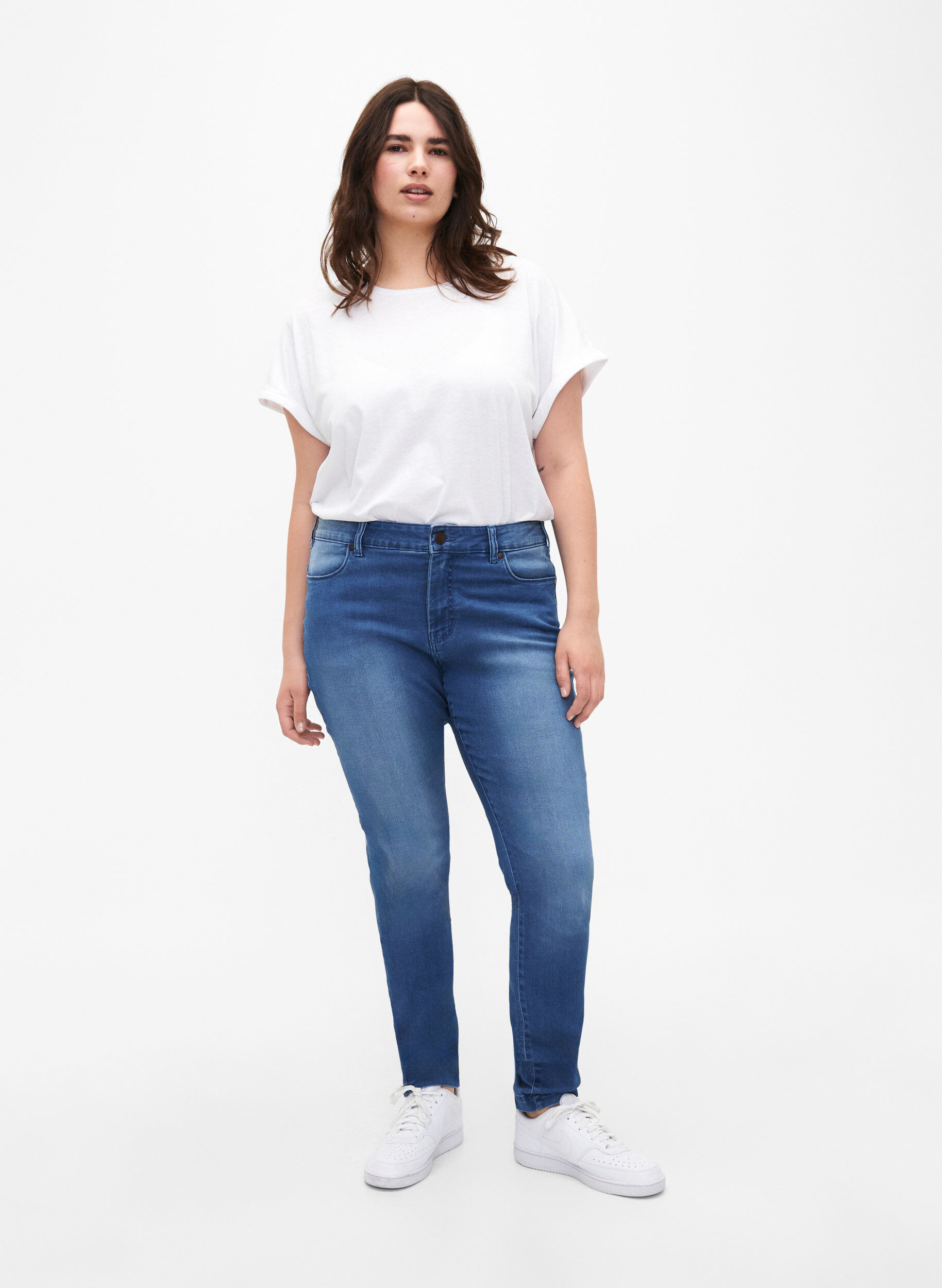 Zizzi Jean taille r&eacute;guli&egrave;re Viona, Bleu Clair, Model image number 0