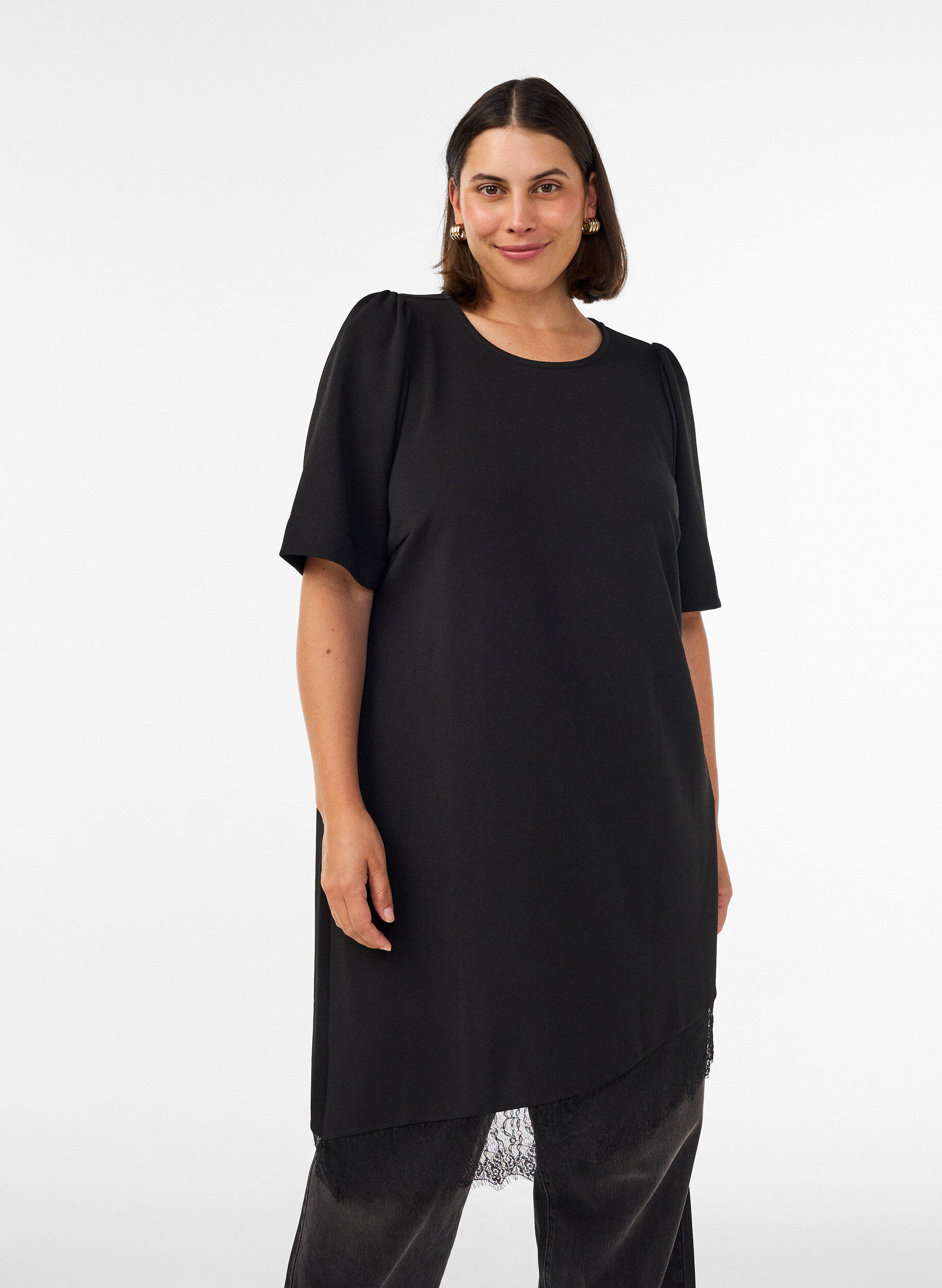 Tunique avec bordure en dentelle asym&eacute;trique, Noir, Model