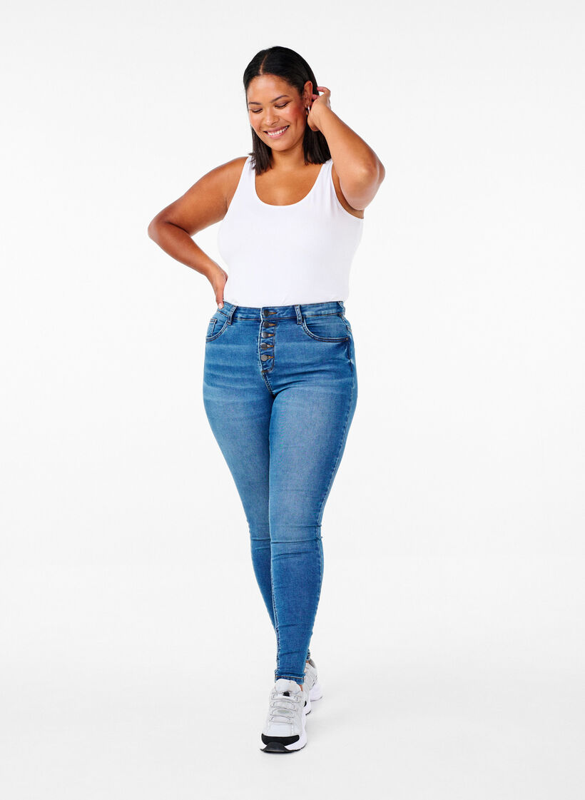 Amy Jeans mit hohem Bund und Knopfverschluss, Blue Denim, Model image number 0