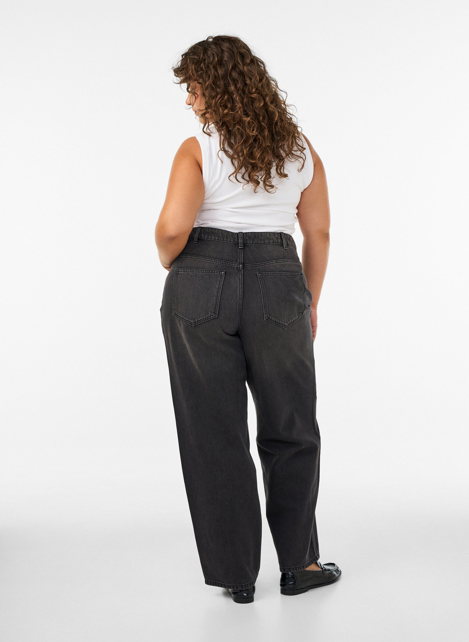 ZizziKiana Straight-Fit-Jeans mit hoher Taille, Schwarz, Model image number 1