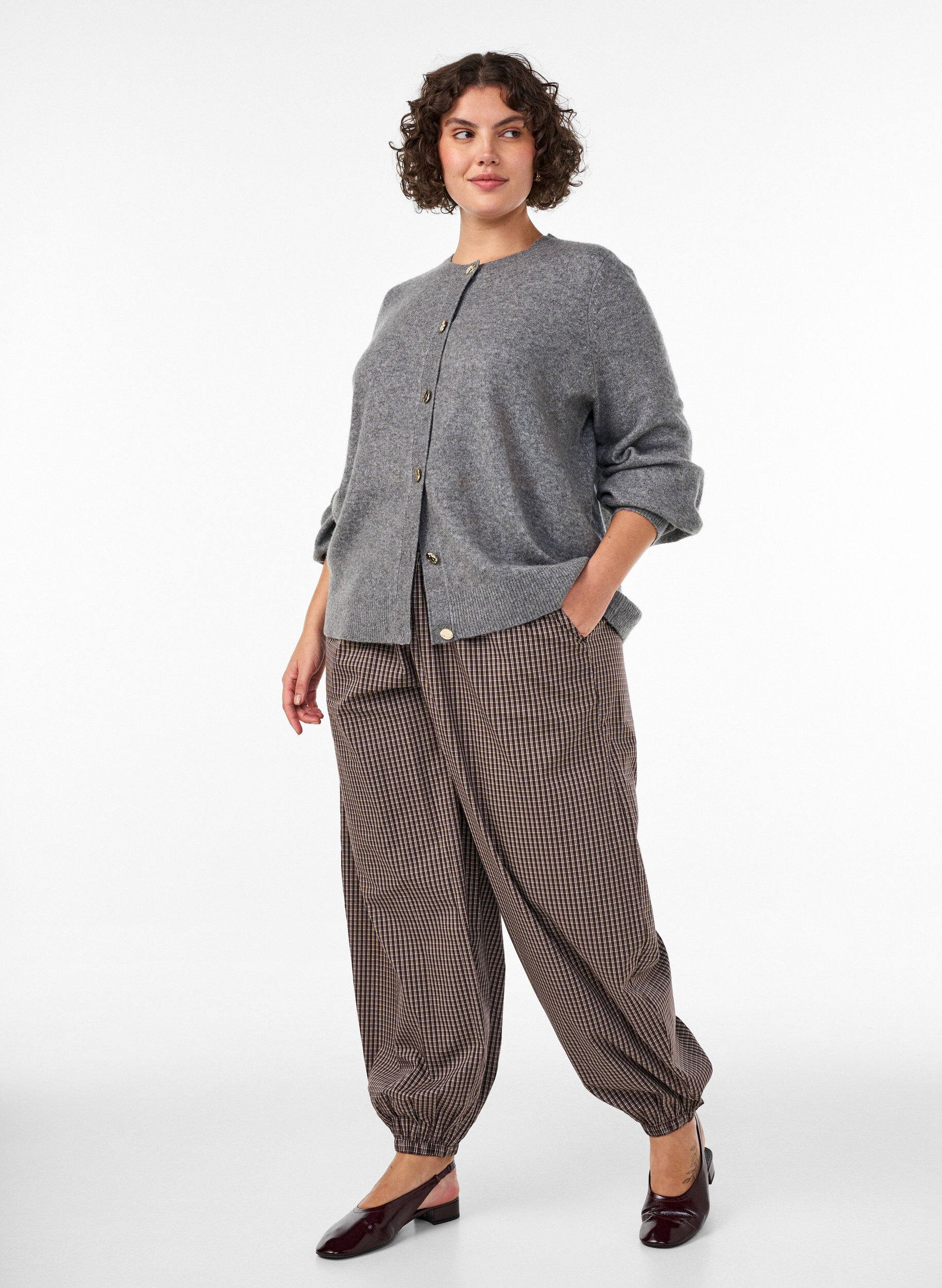 ZizziCardigan en maille douce avec boutons dor&eacute;s, Gris, Model image number 1