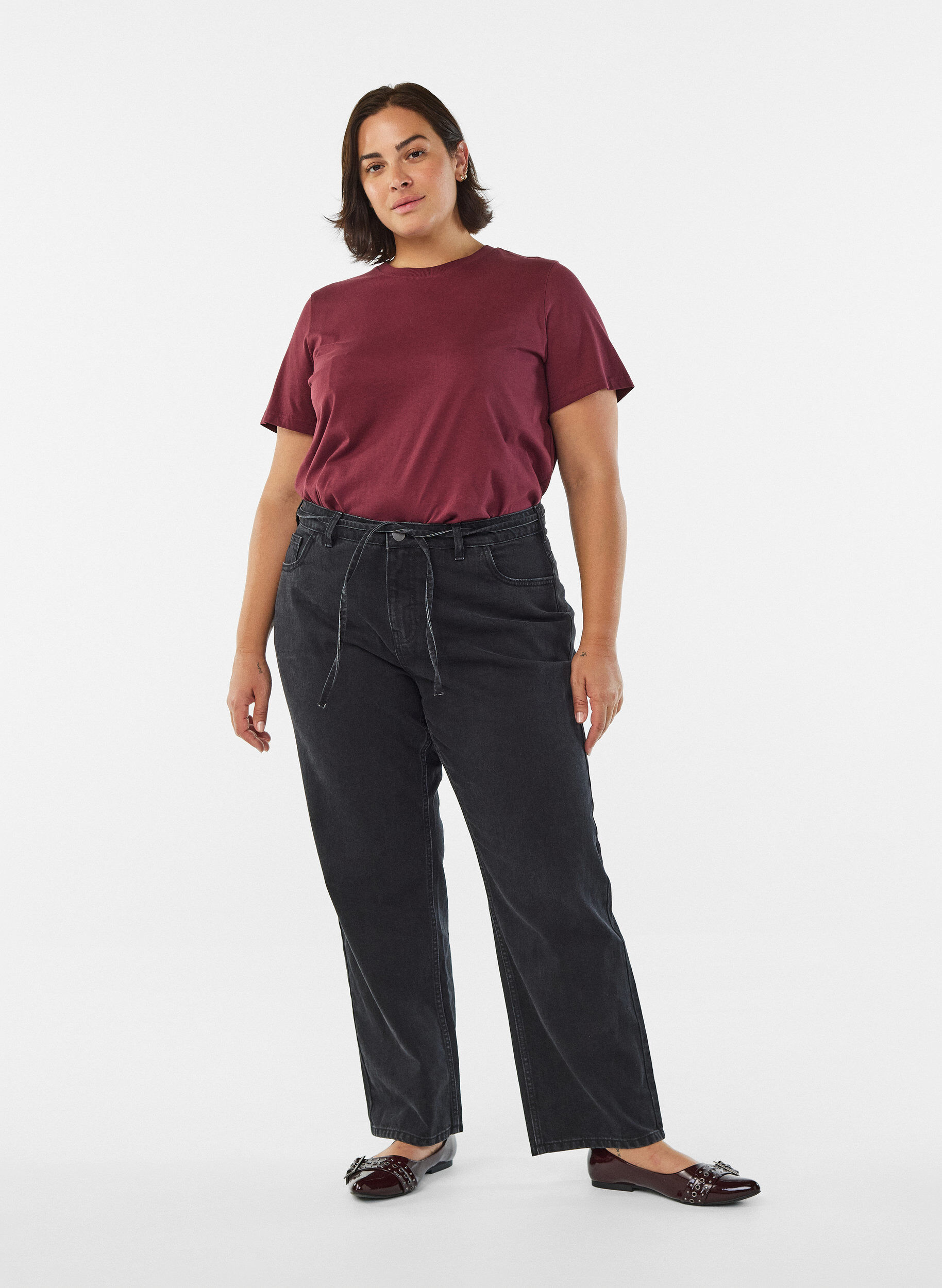 Zizzi Basic-T-Shirt aus Baumwolle mit Rundhalsausschnitt., Dunkles Bordeaux, Model image number 1