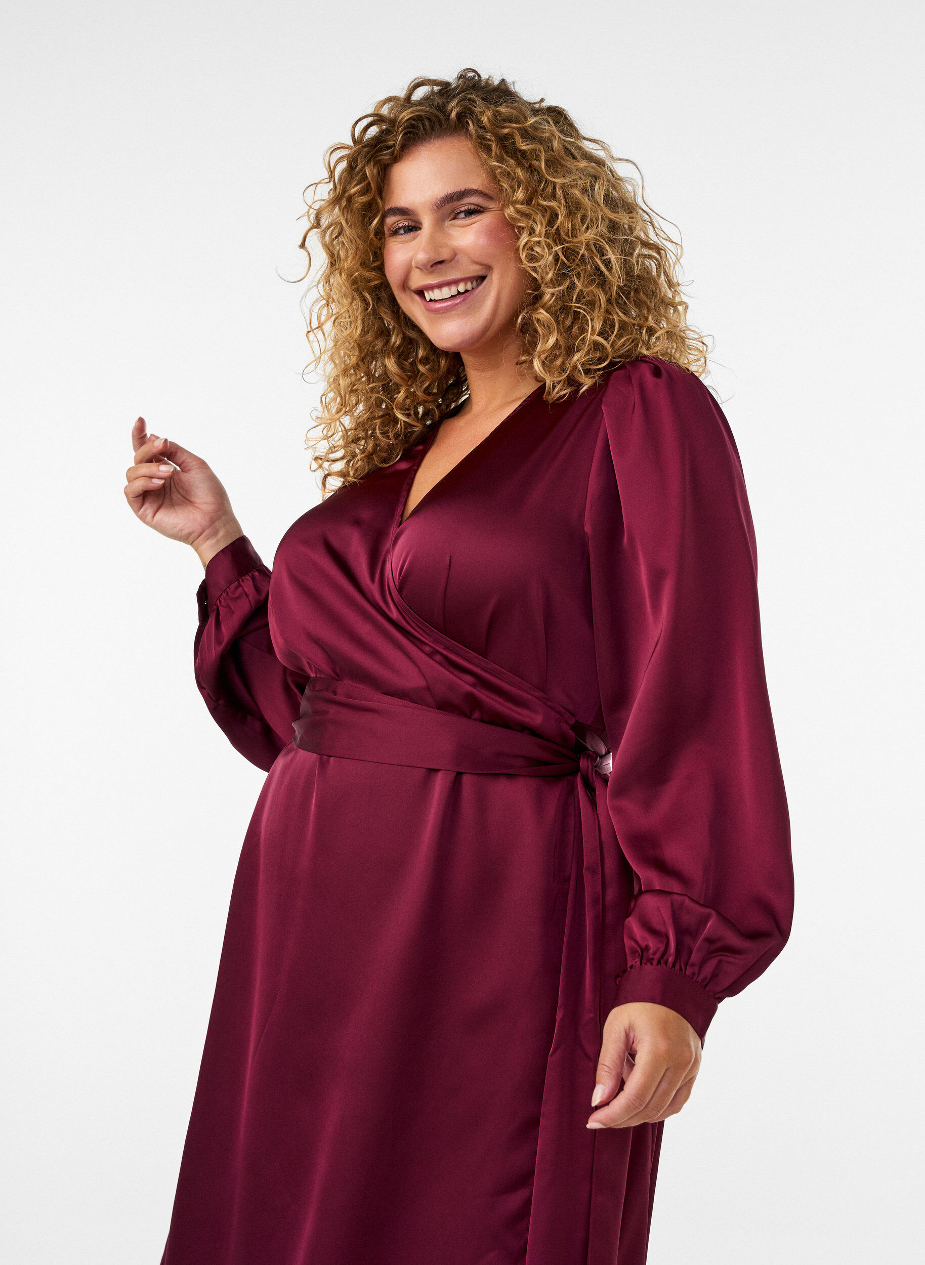 ZizziRobe courte en satin avec coupe portefeuille, Bordeaux, Model image number 2