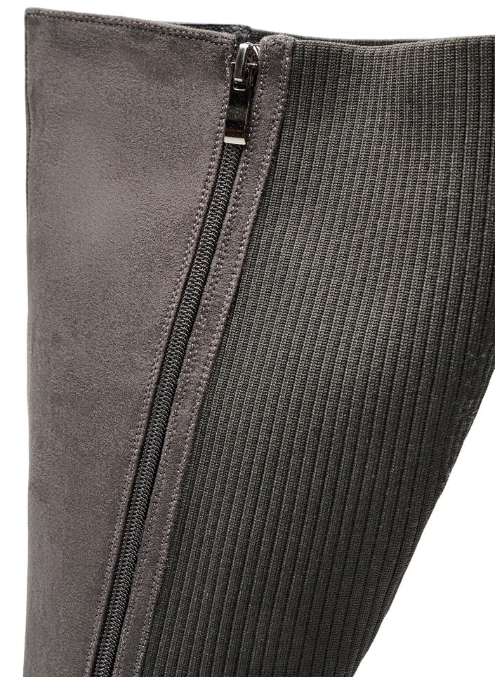 Langer Stiefel mit geripptem, elastischem Schaft und chunky Sohle, Braun, Packshot image number 2