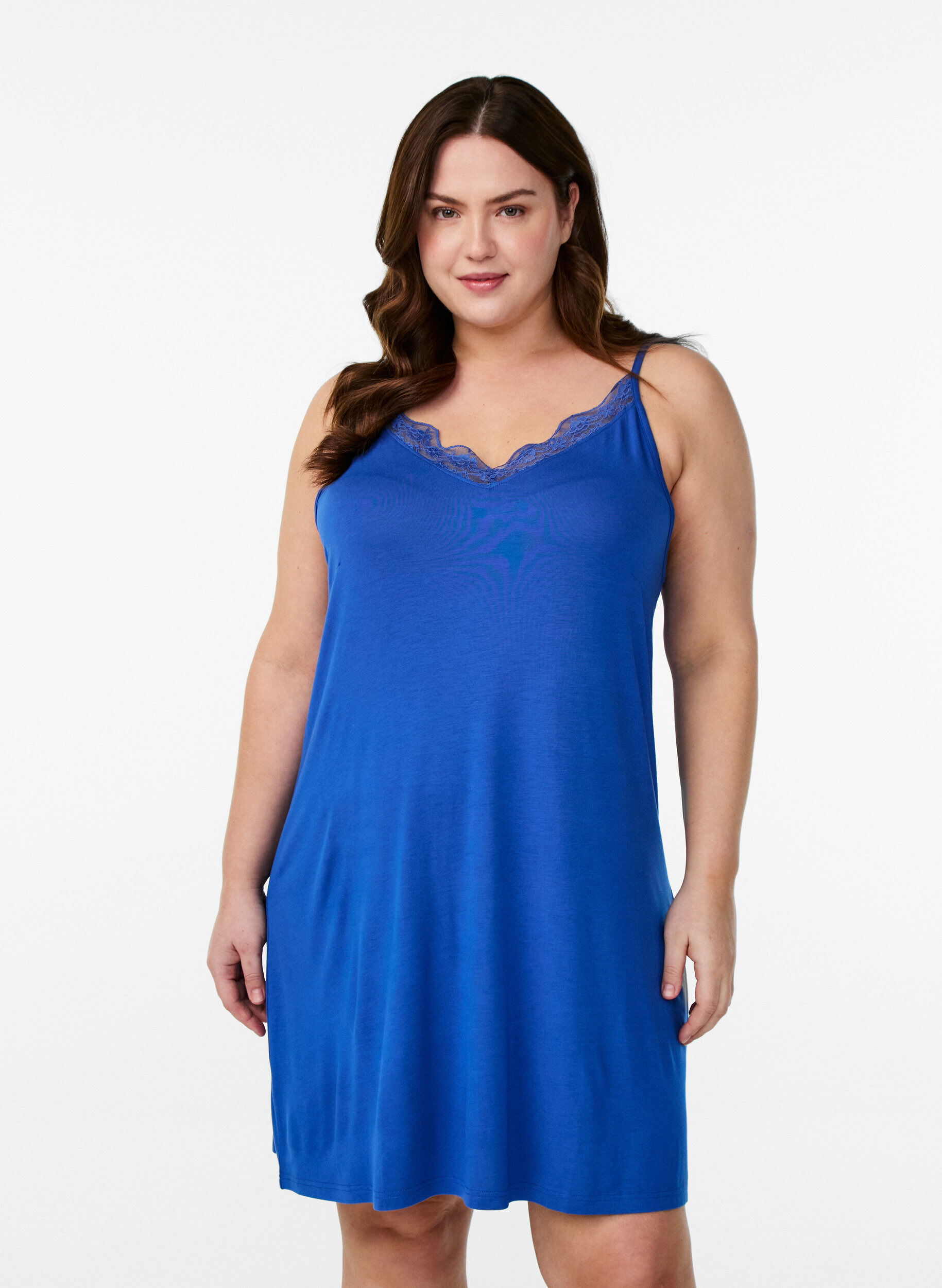 ZizziNachthemd aus Viskose mit Spitzenbesatz, Blau, Model image number 0