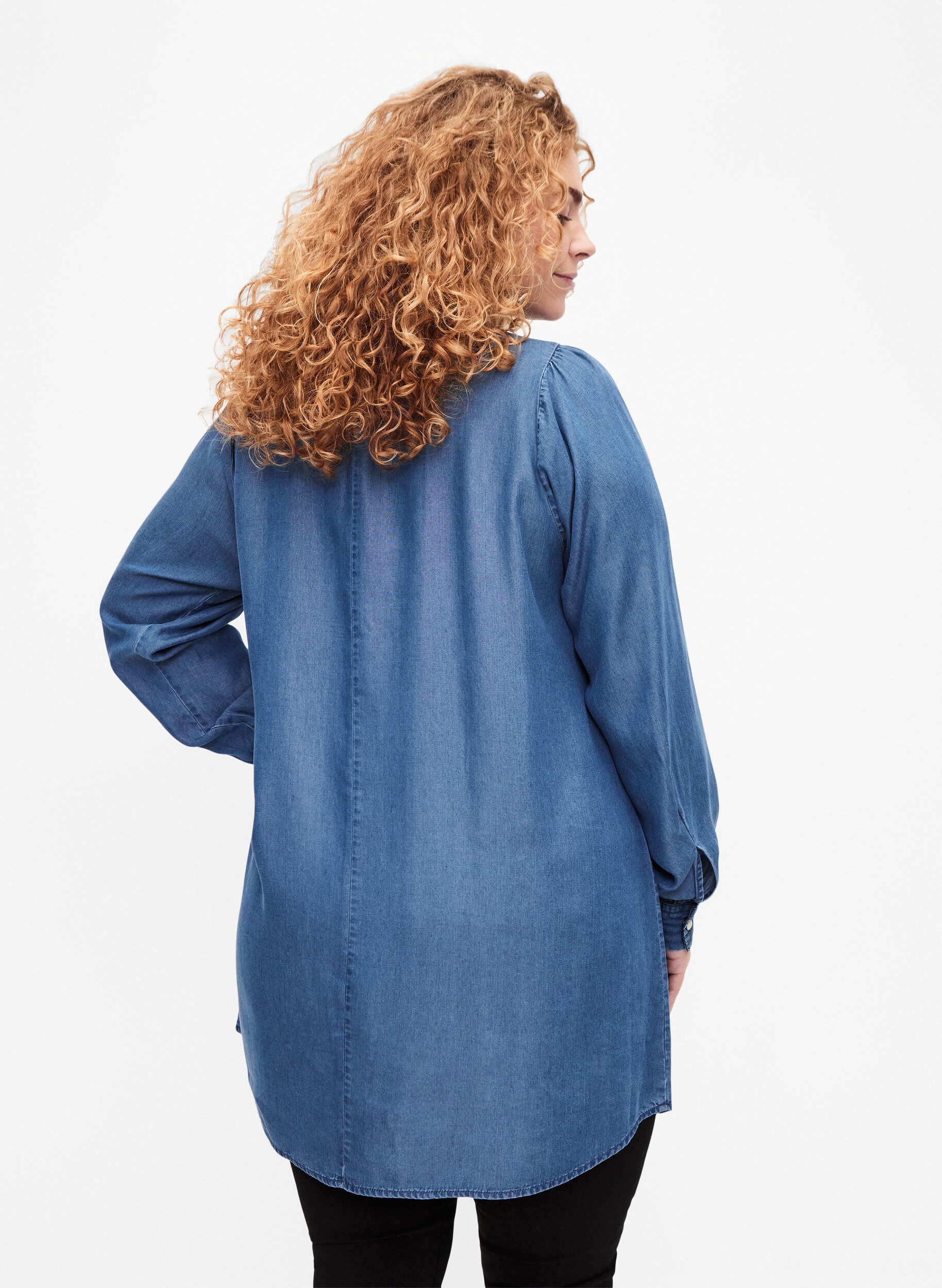 Zizzi Langarm-Tunika aus TENCEL&trade; Lyocell, Medium Blue denim, Model image number 1