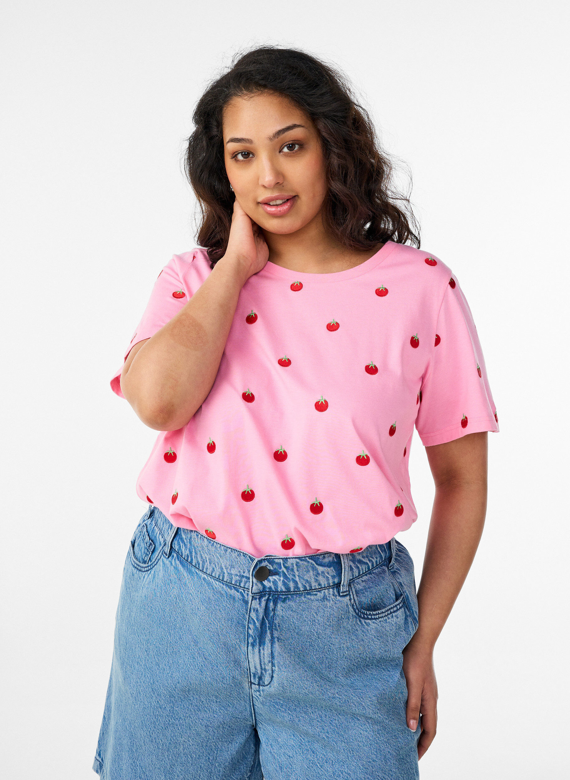 T-shirt en coton biologique avec motifs brod&eacute;s, Rose, Model