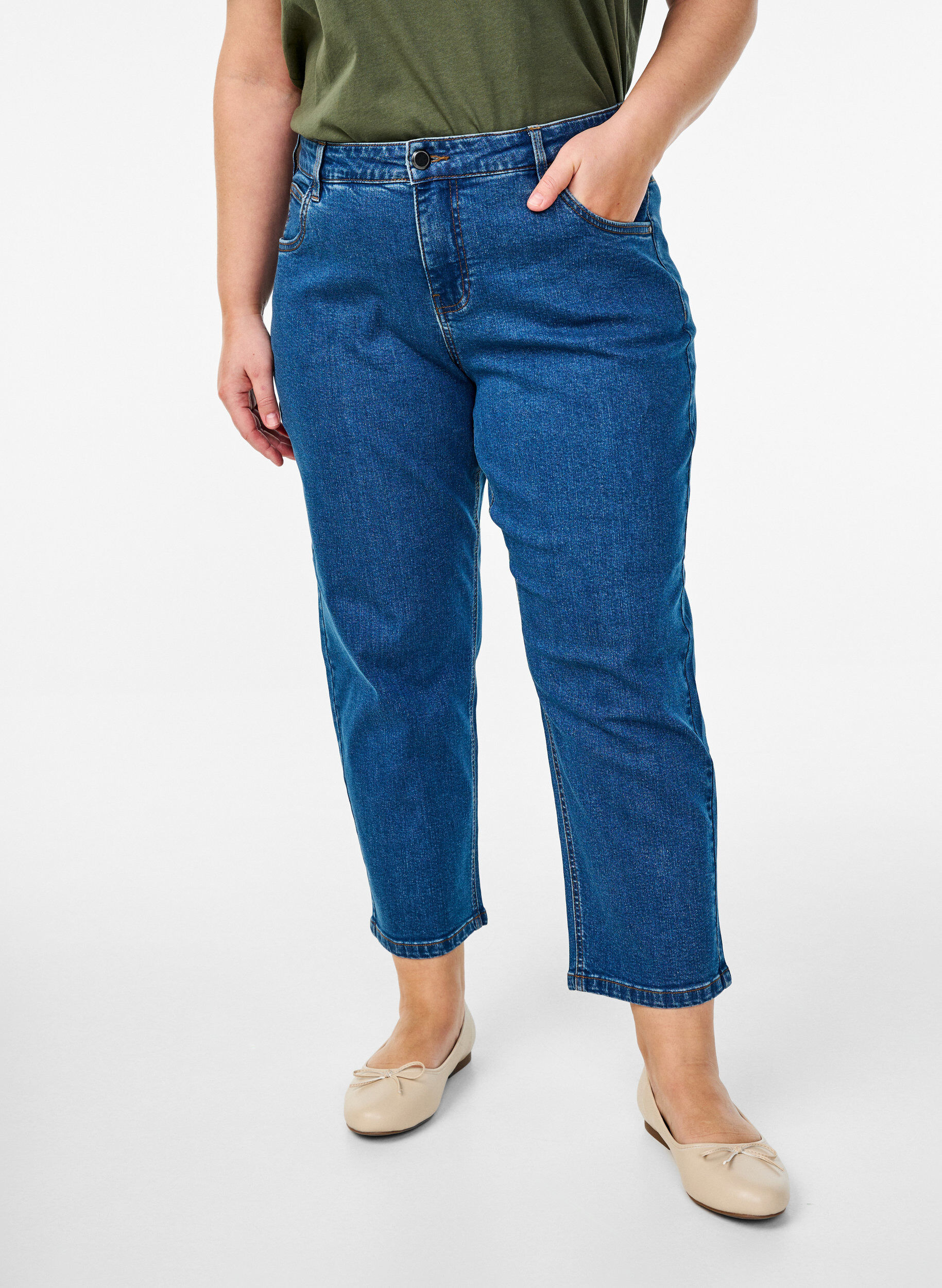 ZizziVera jeans cropped &agrave; coupe droite, Bleu, Model image number 2