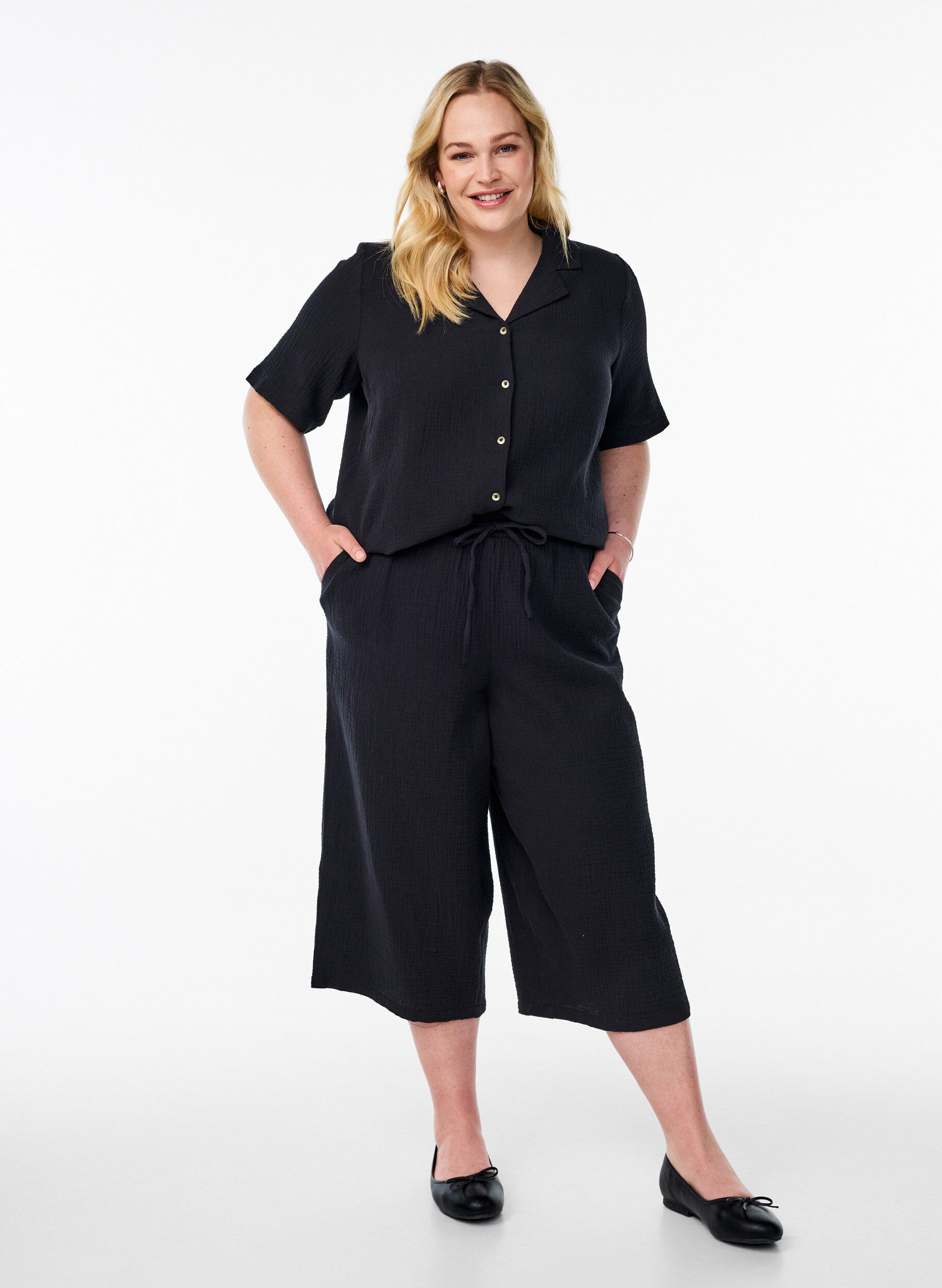 Zizzi Pantalon culotte taille haute, Noir, Model image number 0